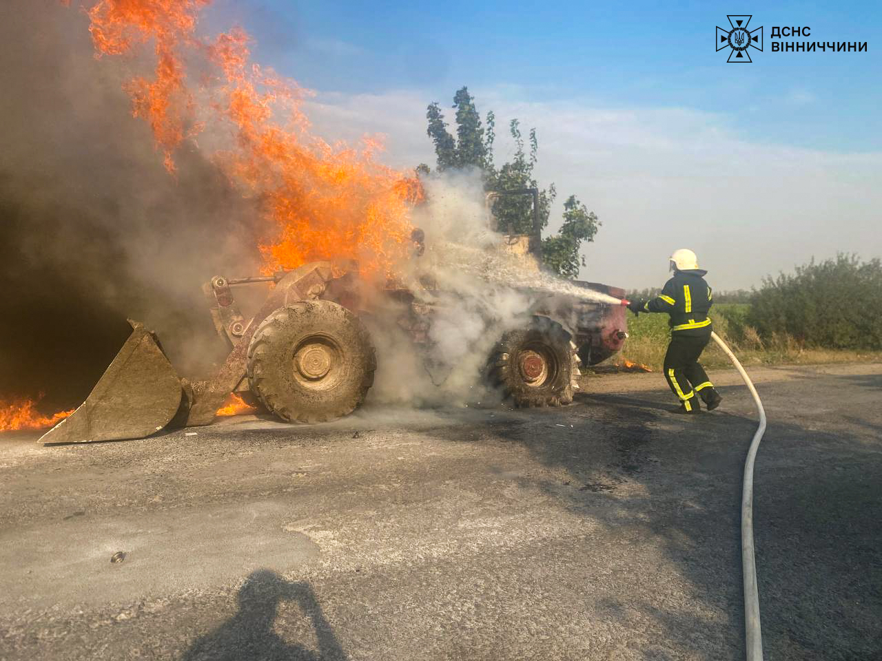 На Вінниччині на ходу загорівся трактор