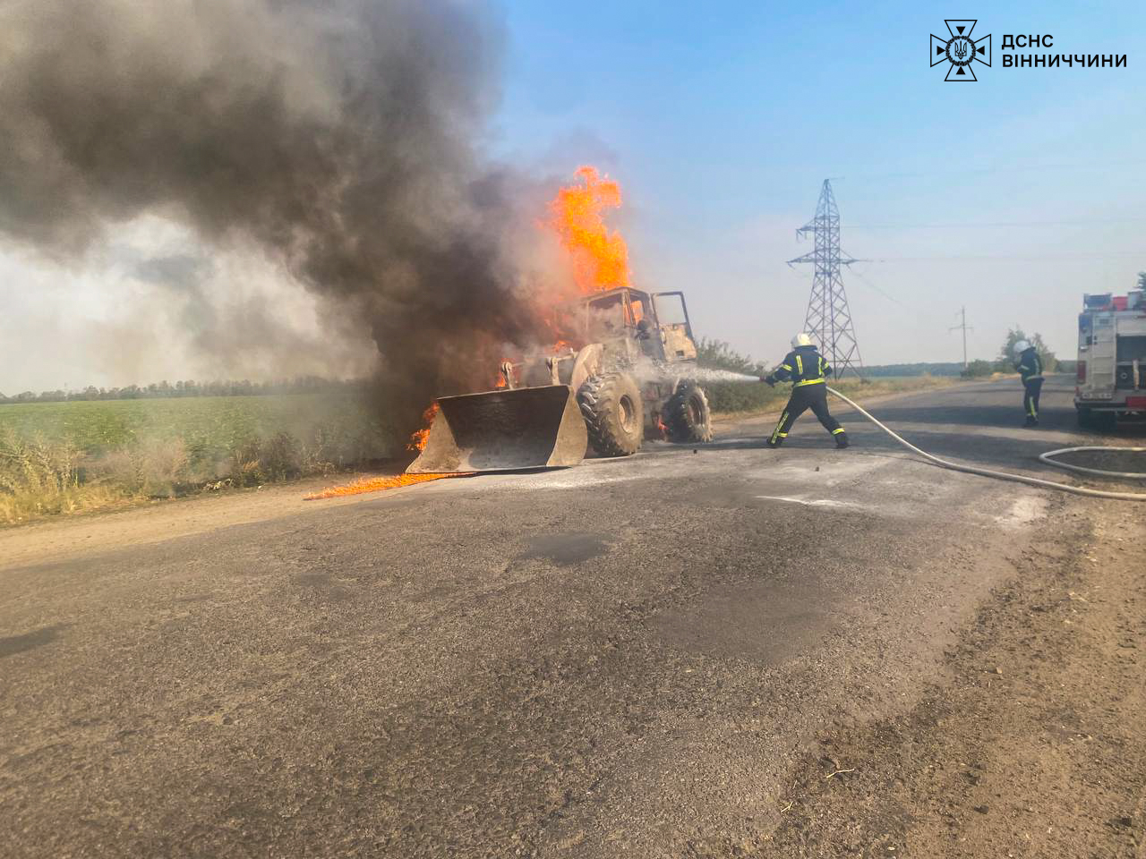 На Вінниччині на ходу загорівся трактор