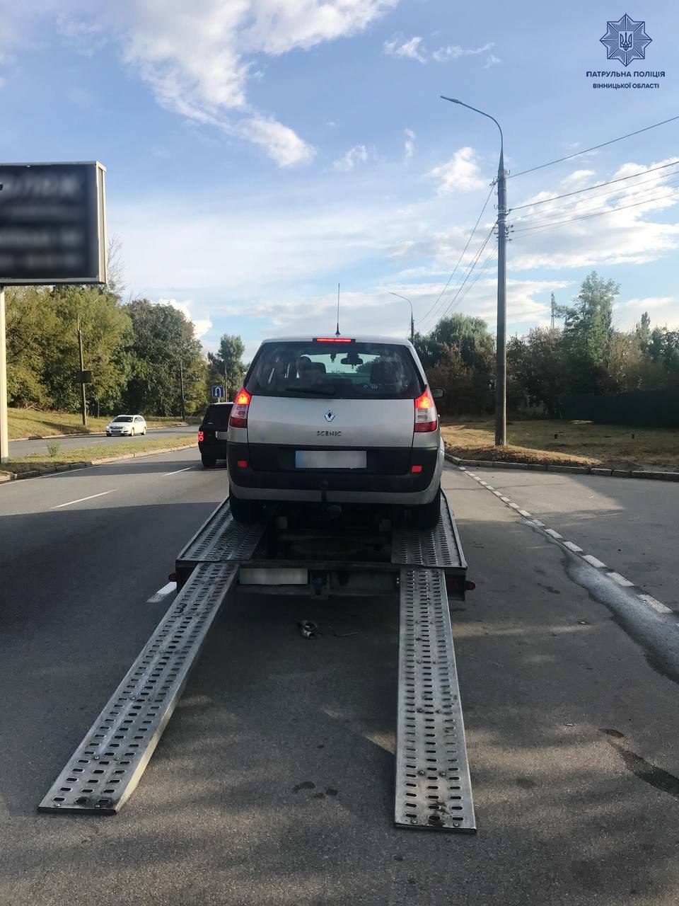 Небайдужі громадяни допомогли вінницьким патрульним виявити порушника, що кермував напідпитку