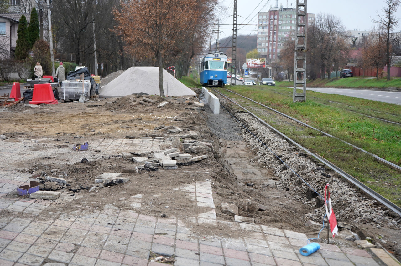 Цюріхський стандарт доступності: у Вінниці облаштовують трамвайну зупинку імені Олександра Музики