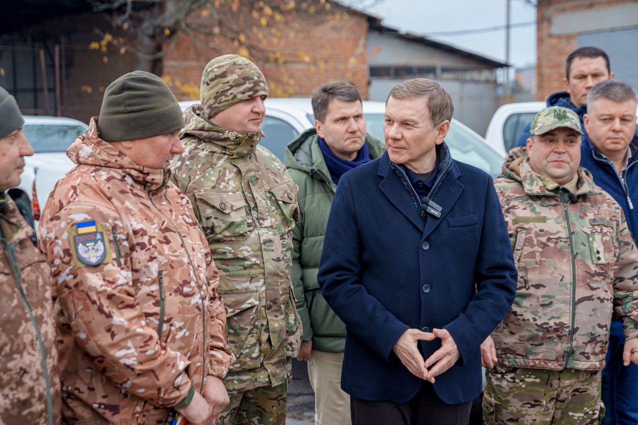 Безпека та оборона. Вінницька громада передала трьом військовим частинам автівки