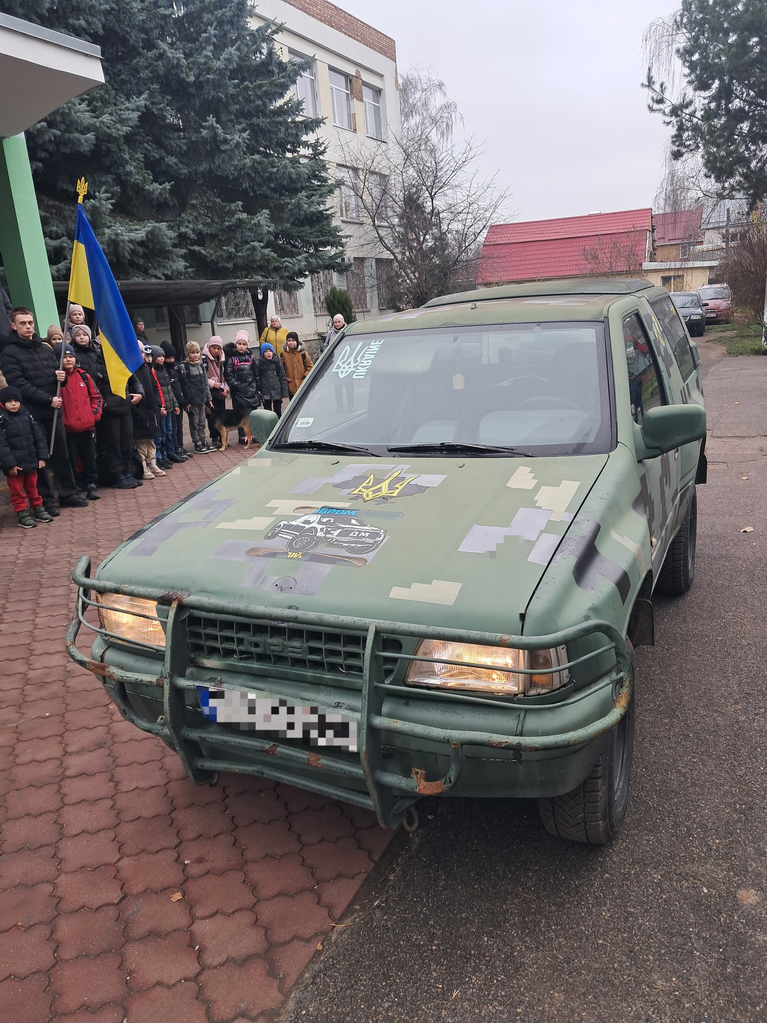 Учні та педагоги вінницького ліцею №29 допомогли відремонтувати авто для військових