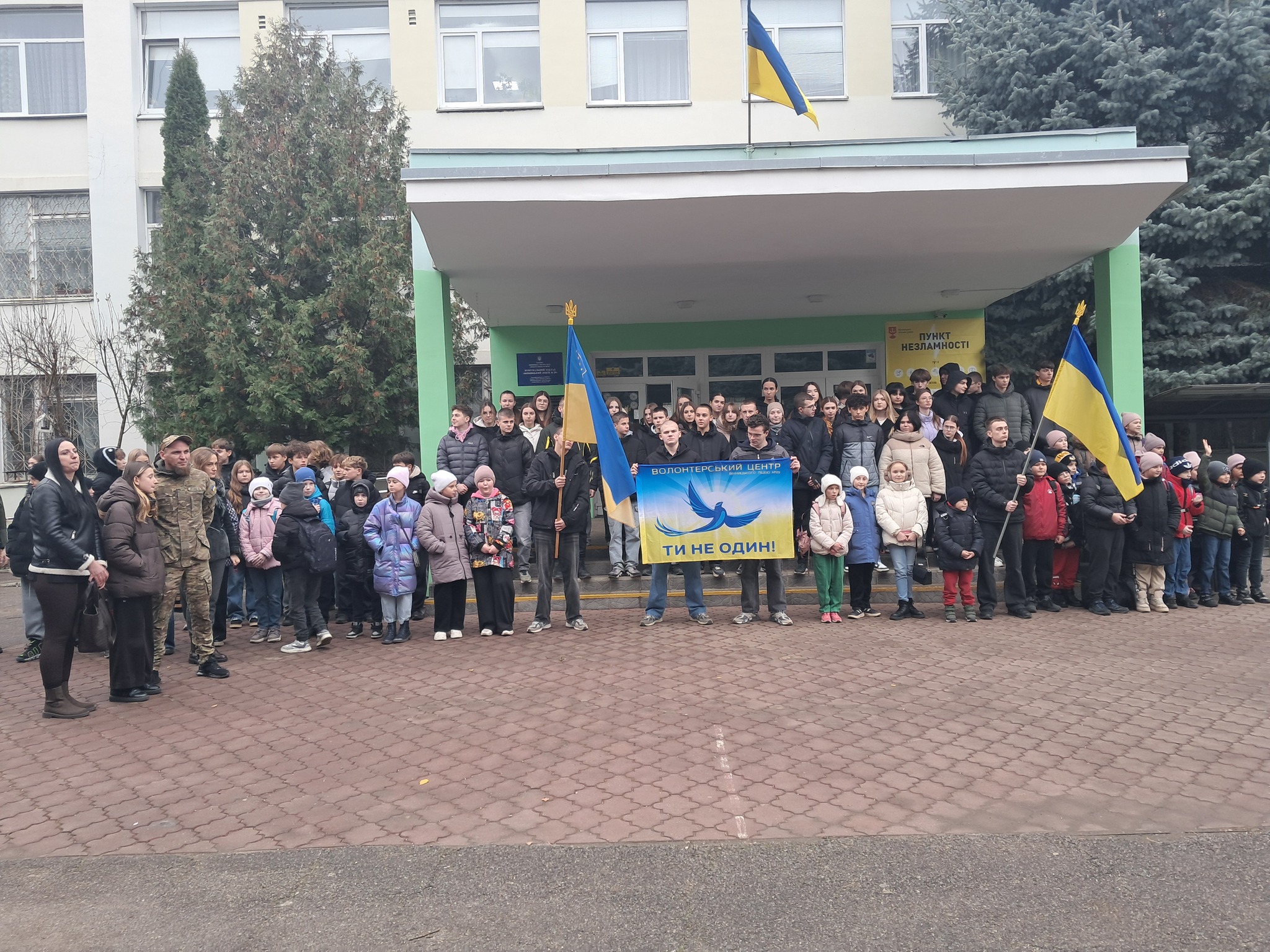 Учні та педагоги вінницького ліцею №29 допомогли відремонтувати авто для військових