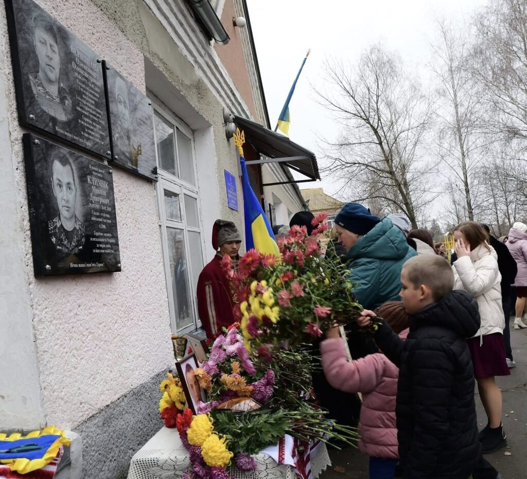 Меморіальні дошки трьом захисникам відкрили в школі на Вінниччині
