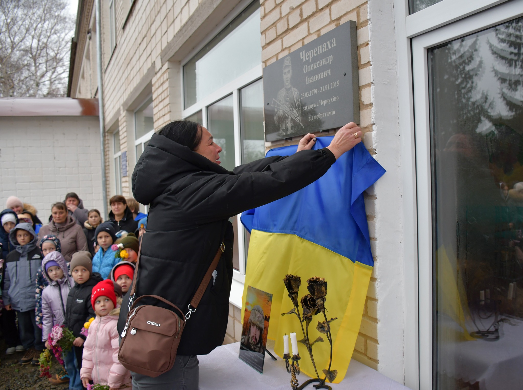 На Вінниччині відкрили меморіальну дошку стрільцю-снайперу підрозділу морської піхоти Максиму Лукашенку