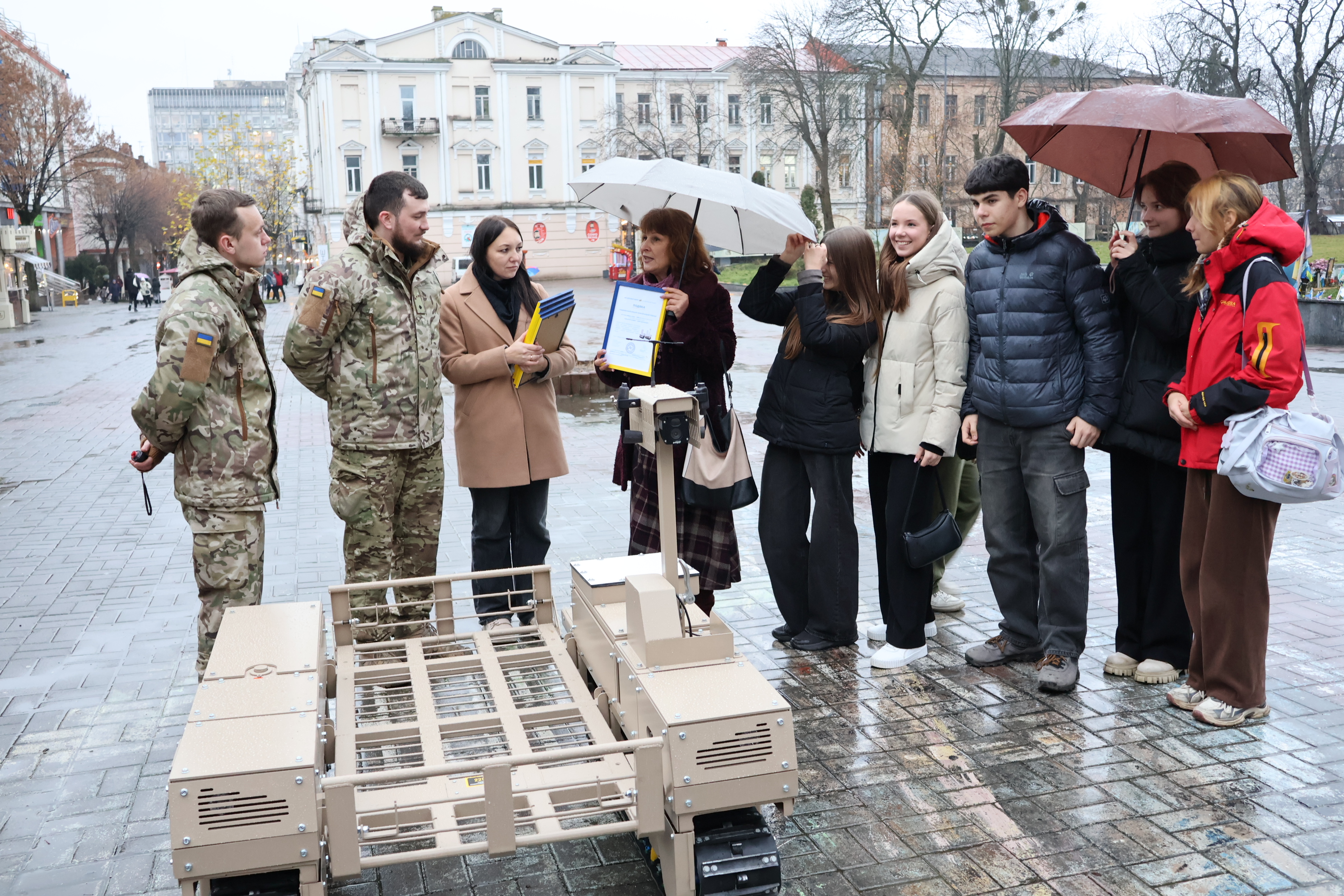 У Вінниці передали нацгвардійцям платформу «TerMIT», придбану завдяки збору кришечок