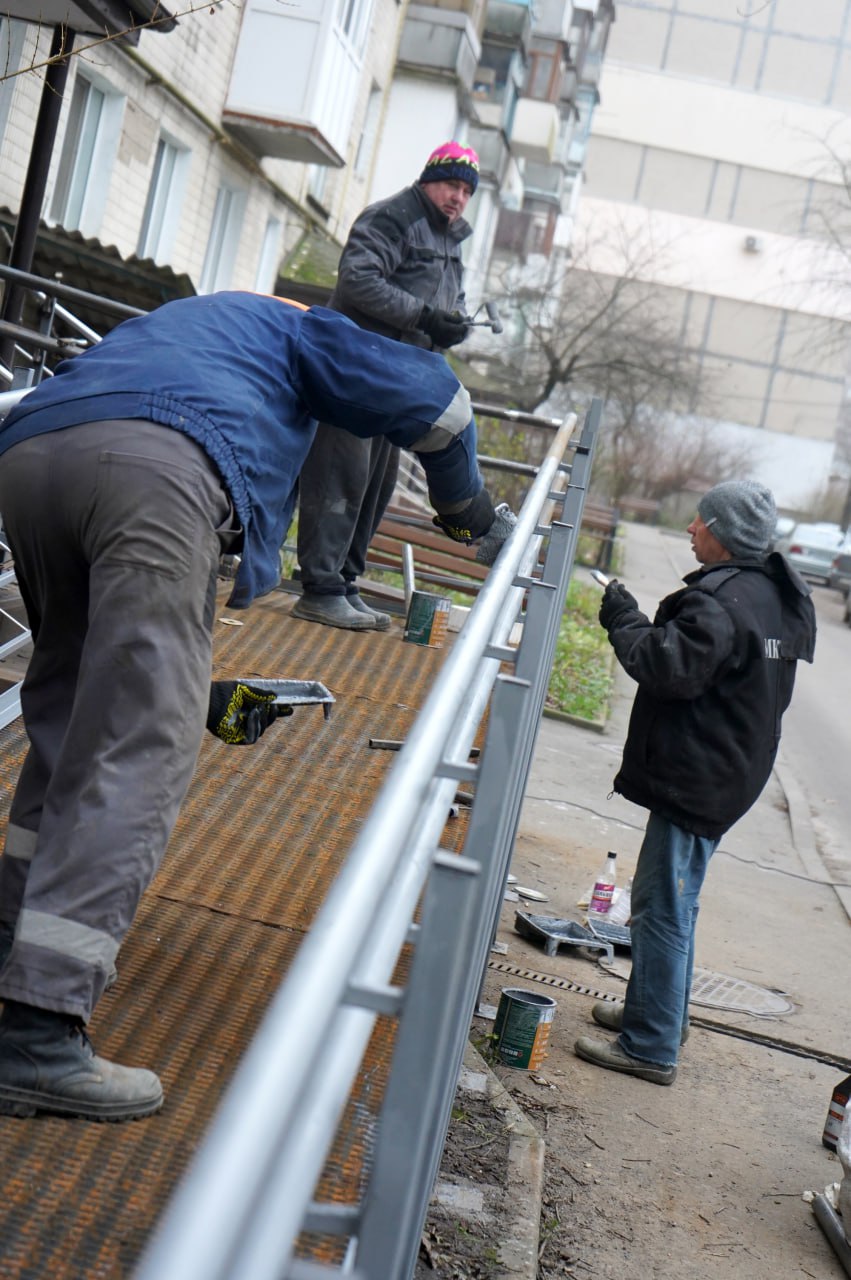 У Вінниці встановили пандус біля багатоповерхівки на вулиці А. Первозванного, 2
