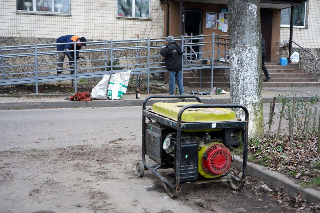 У Вінниці встановили пандус біля багатоповерхівки на вулиці А. Первозванного, 2