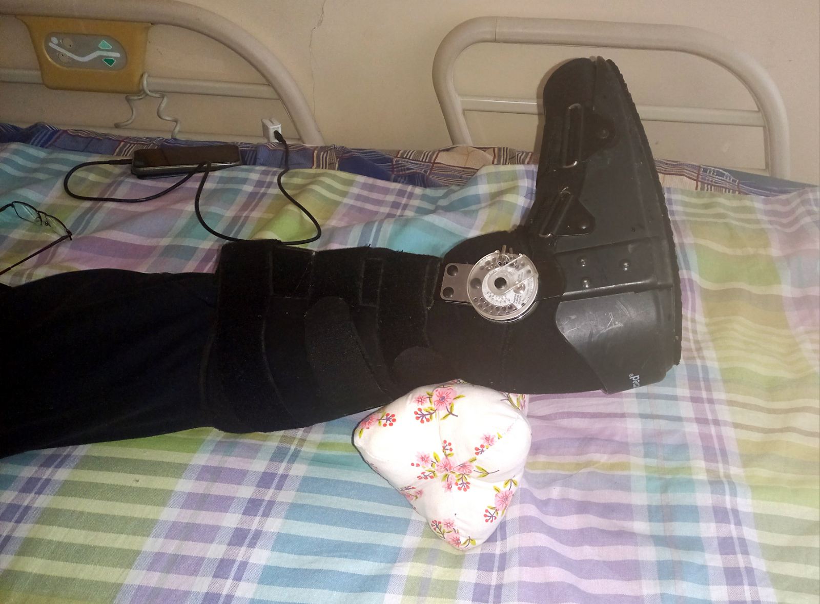 На Вінниччині школярі шиють спеціальні подушки для поранених військових