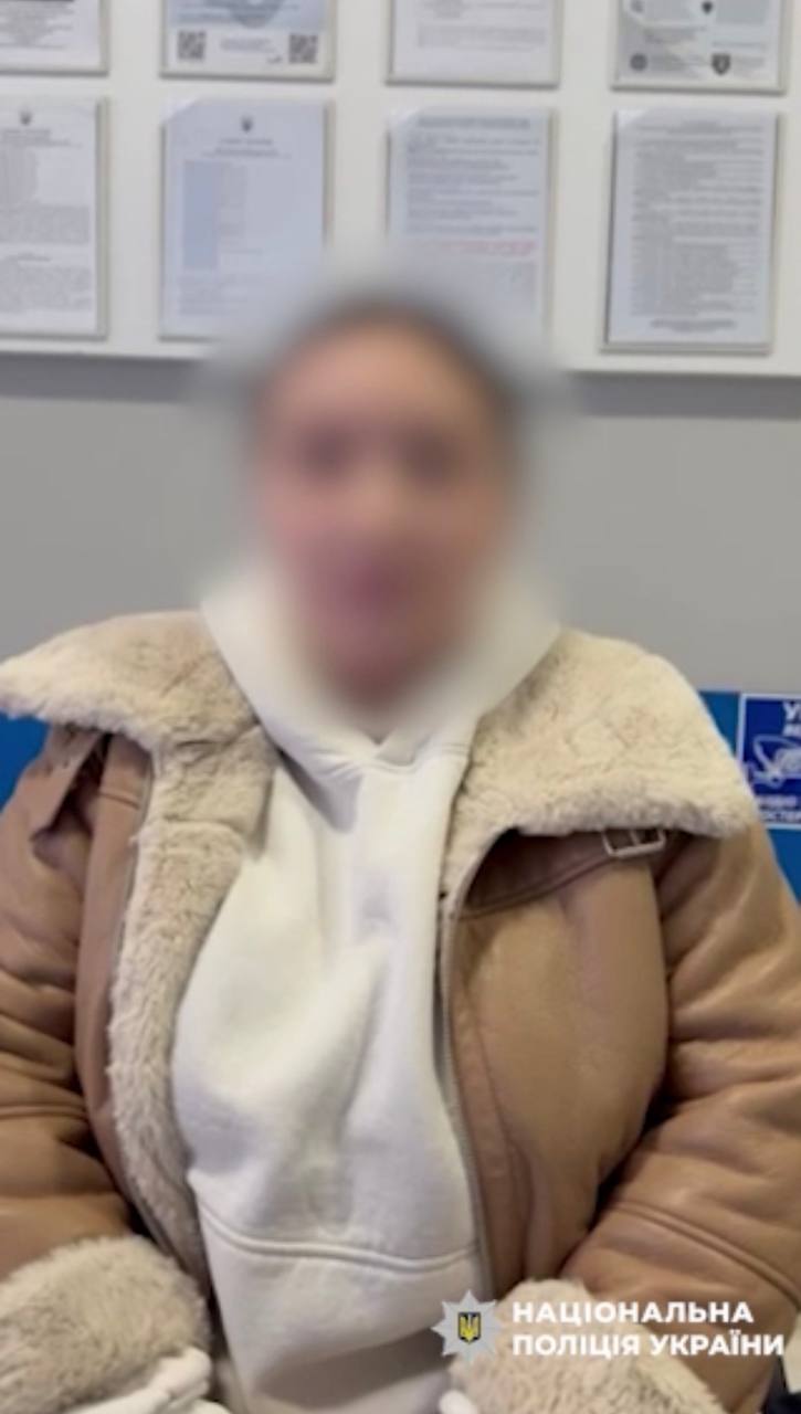 Незаконне використання поліцейської символіки: у Вінниці притягнули до відповідальності 19-річну дівчину