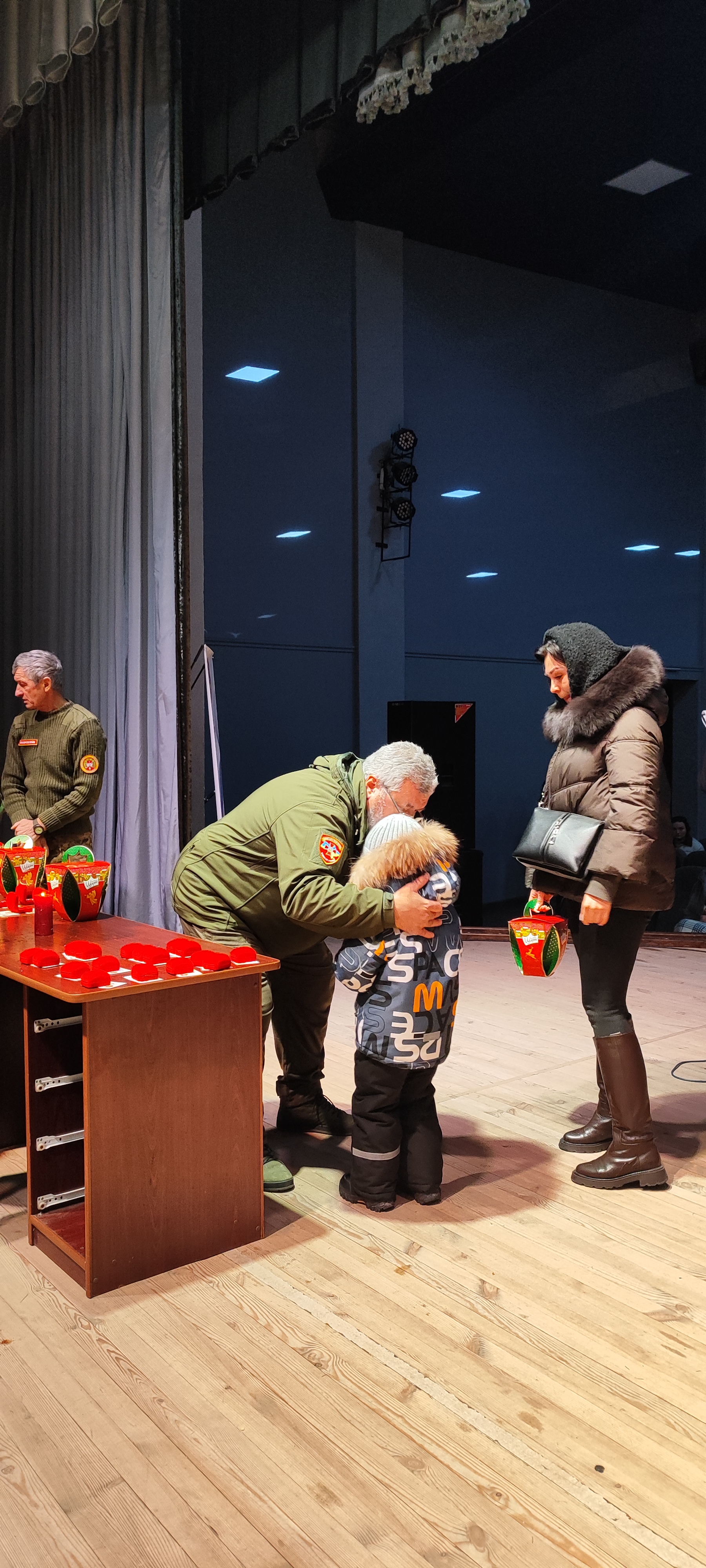 На Вінниччині дітям полеглих Героїв вручили кулони-обереги "Батьківське серце"