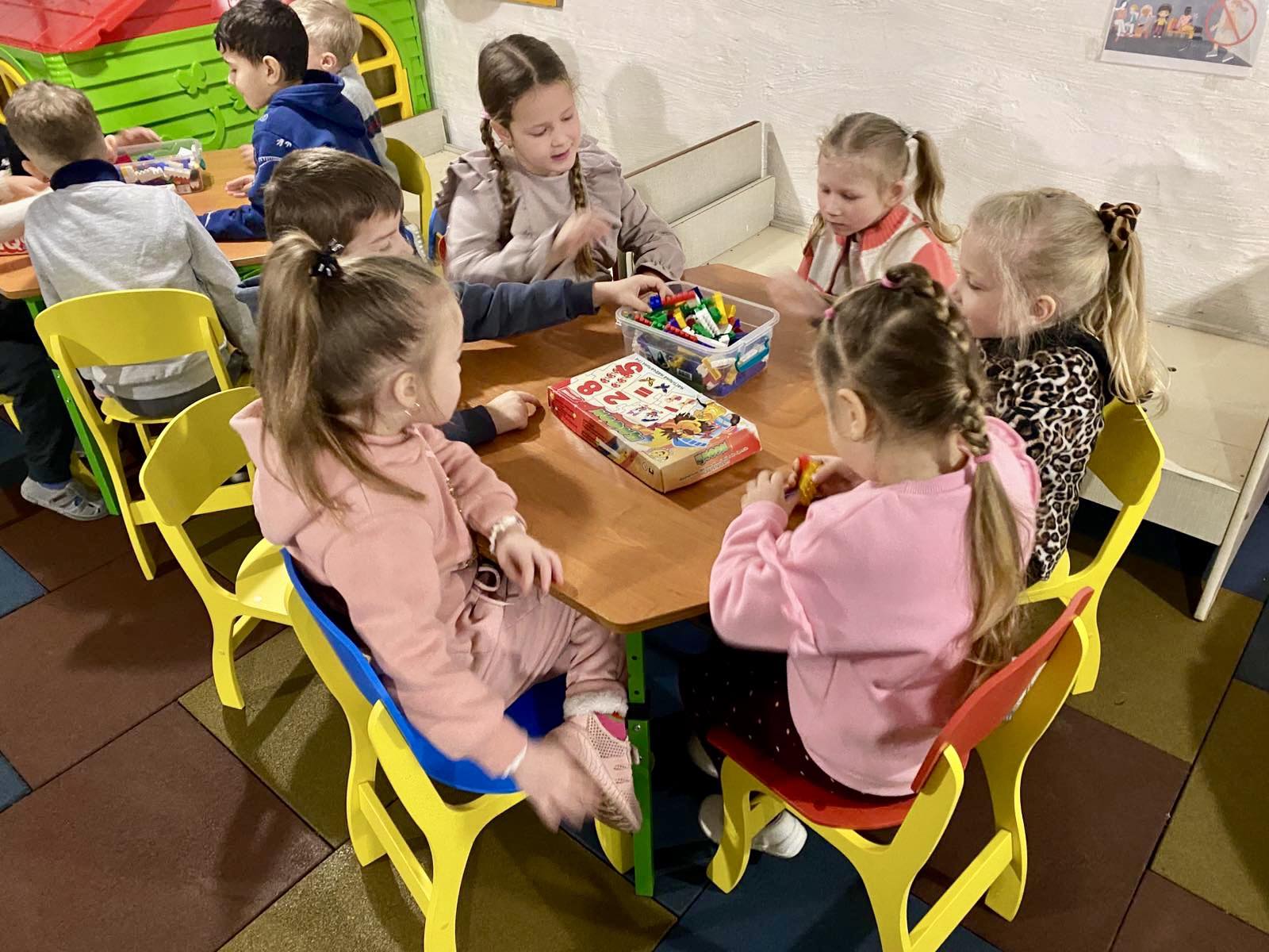 Благодійники з Німеччини передали гумдопомогу Калинівському садочку №1