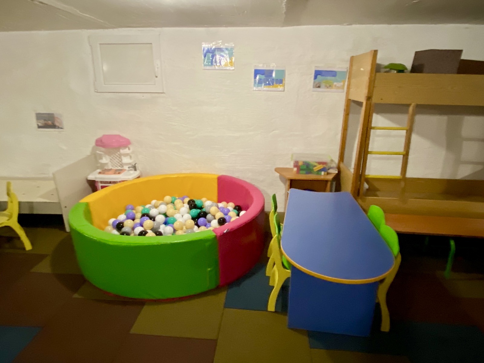 Благодійники з Німеччини передали гумдопомогу Калинівському садочку №1