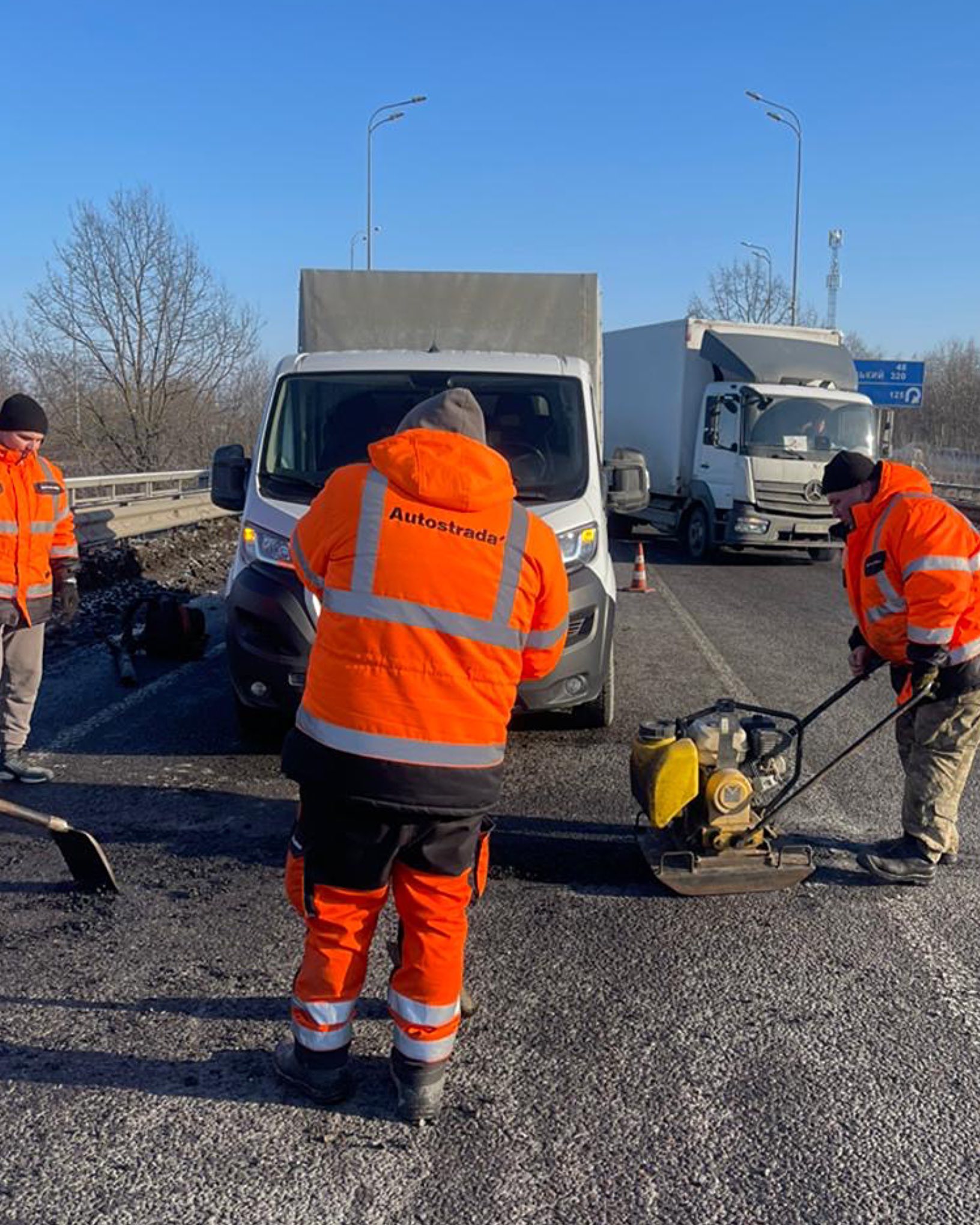 На дорогах Вінниччини проводять ямковий ремонт