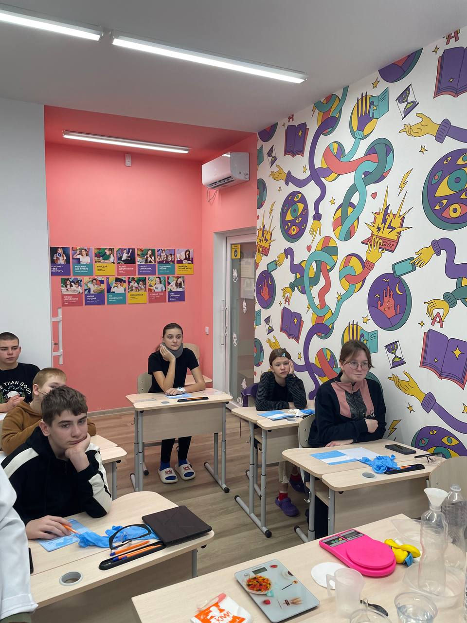 У «Школі супергероїв» на базі Вінницької обласної дитячої лікарні навчається більше пів тисячі учнів