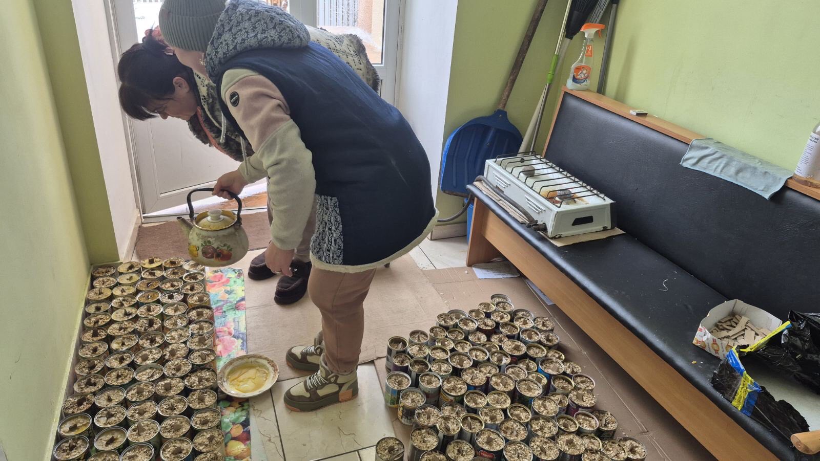 У Калинівській громаді виготовили 200 окопних свічок для оборонців