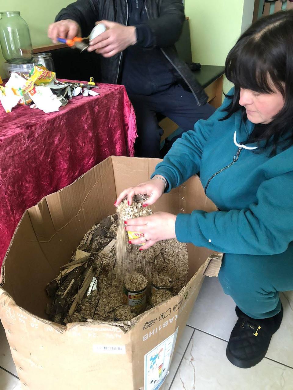 У Калинівській громаді виготовили 200 окопних свічок для оборонців