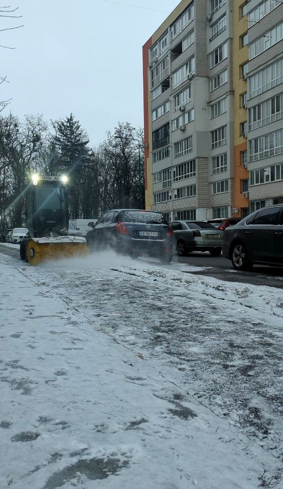 Комунальні служби Вінниці з вечора очищали територію міста