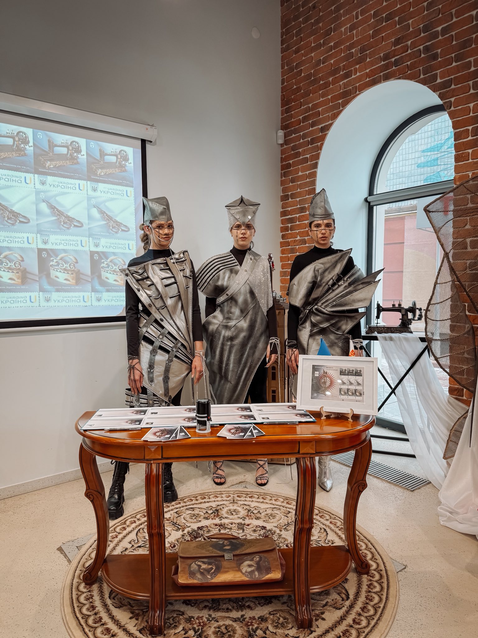 «Вінниця – модна скарбниця»: у місті презентували нову ексклюзивну поштову марку