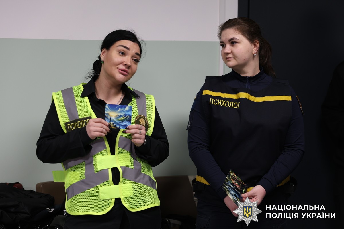 Поранених військових, які проходять реабілітацію на Вінниччині, відвідали кінологи зі службовими собаками