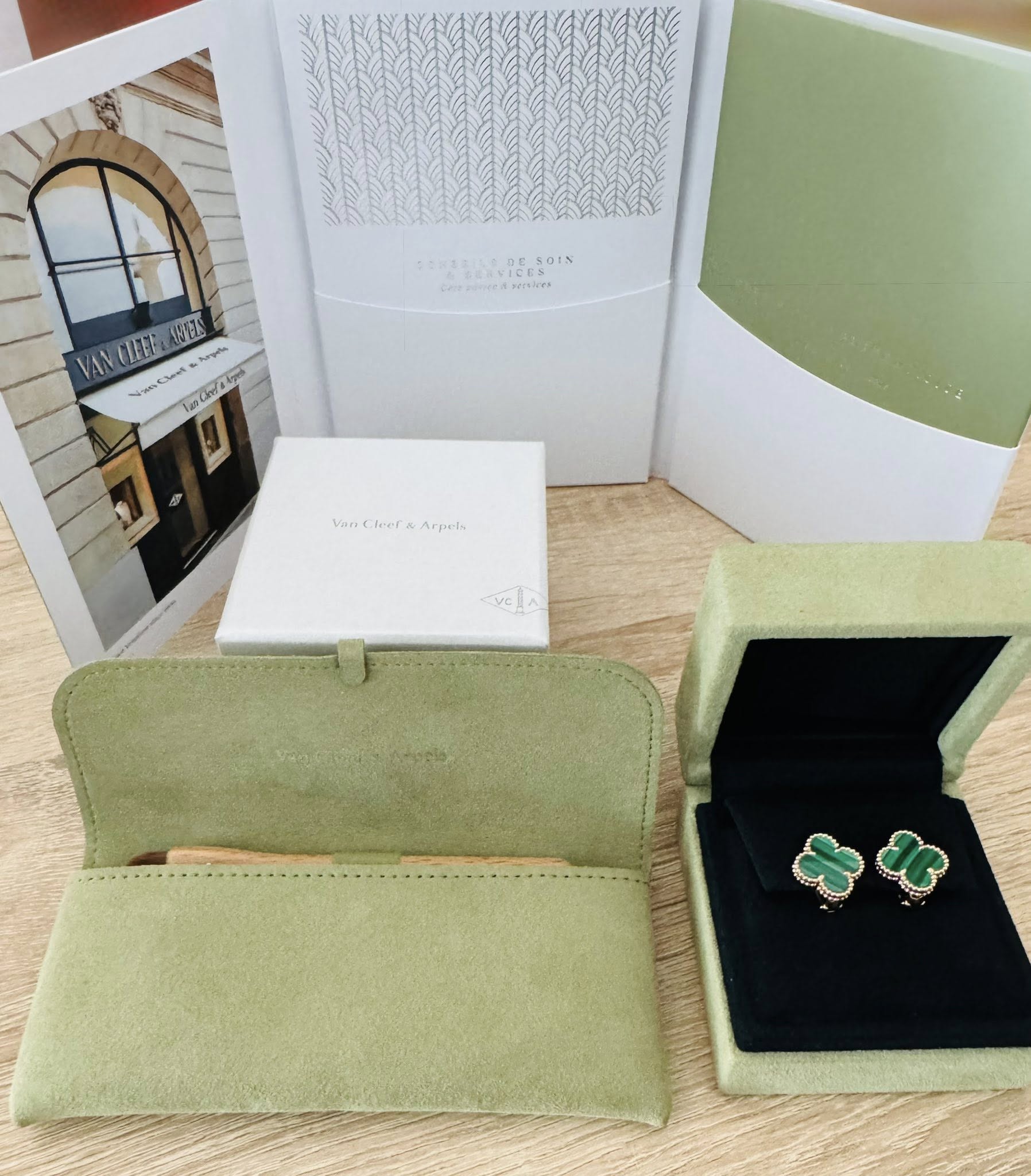 На Вінниччині митники зупинили перевезення незадекларованих брендових прикрас