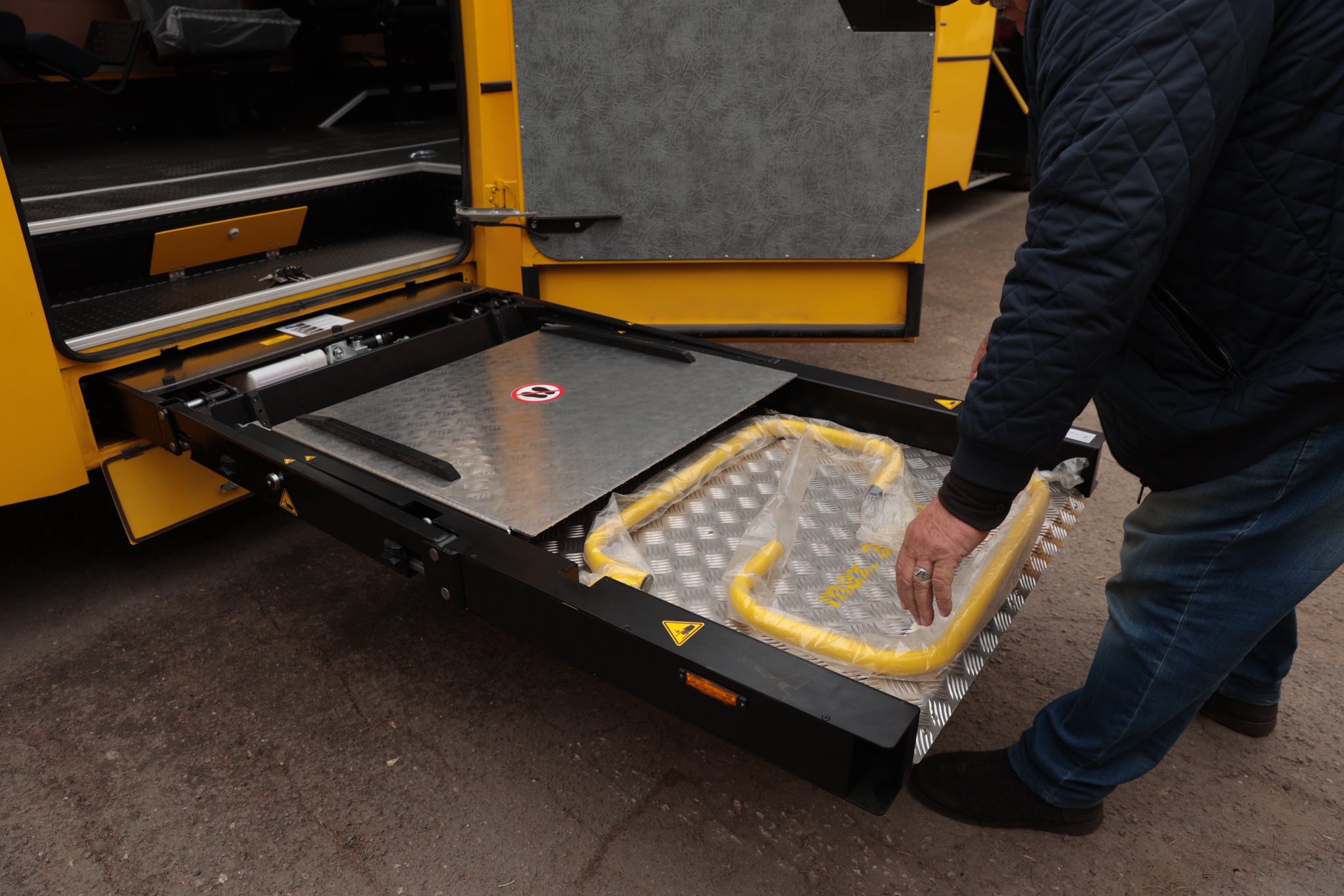 Вісім шкільних автобусів передали громадам Гайсинського району