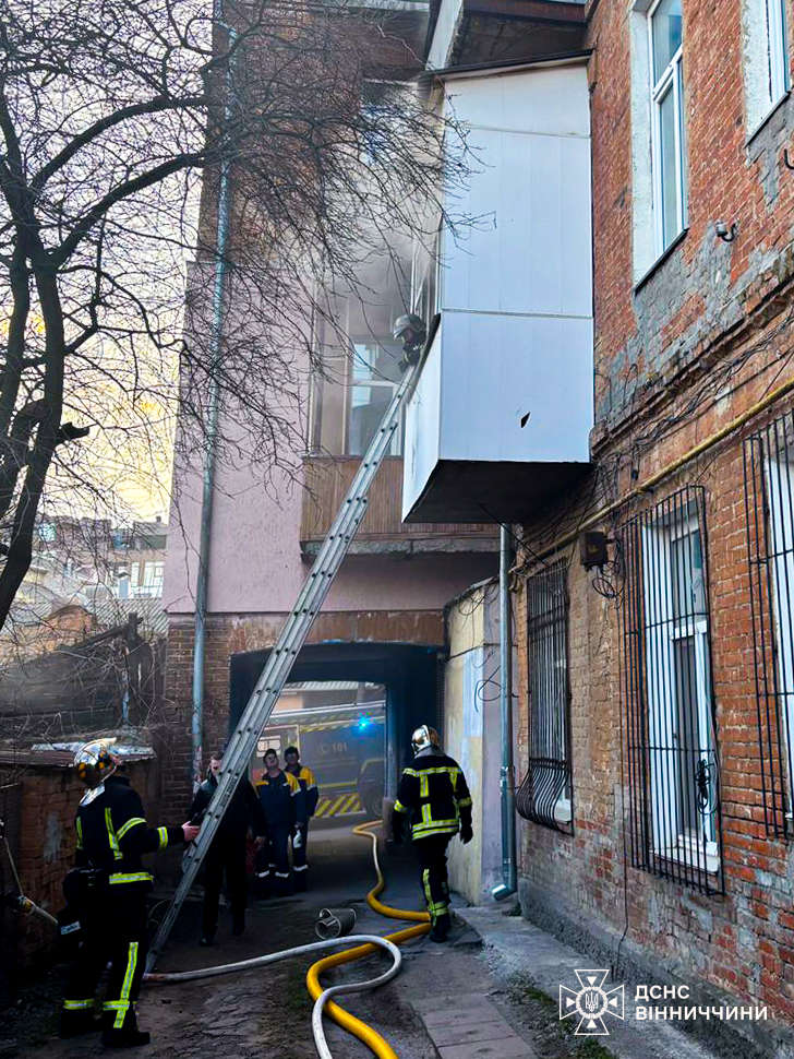 Під час пожежі у Вінниці врятували людину