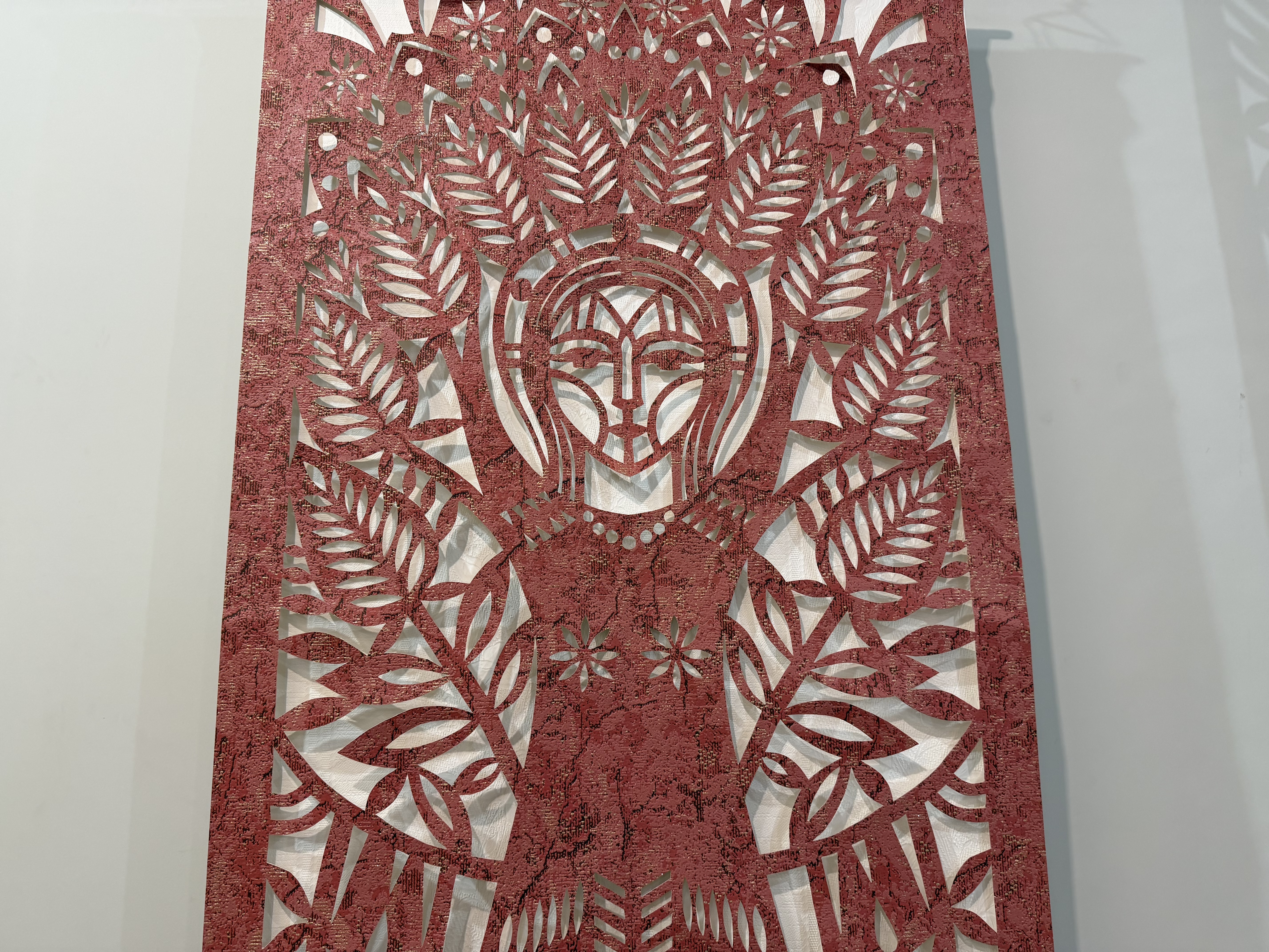 «Молитва за Україну»: у Вінниці відкрилася виставка майстра витинанки Дмитра Власійчука