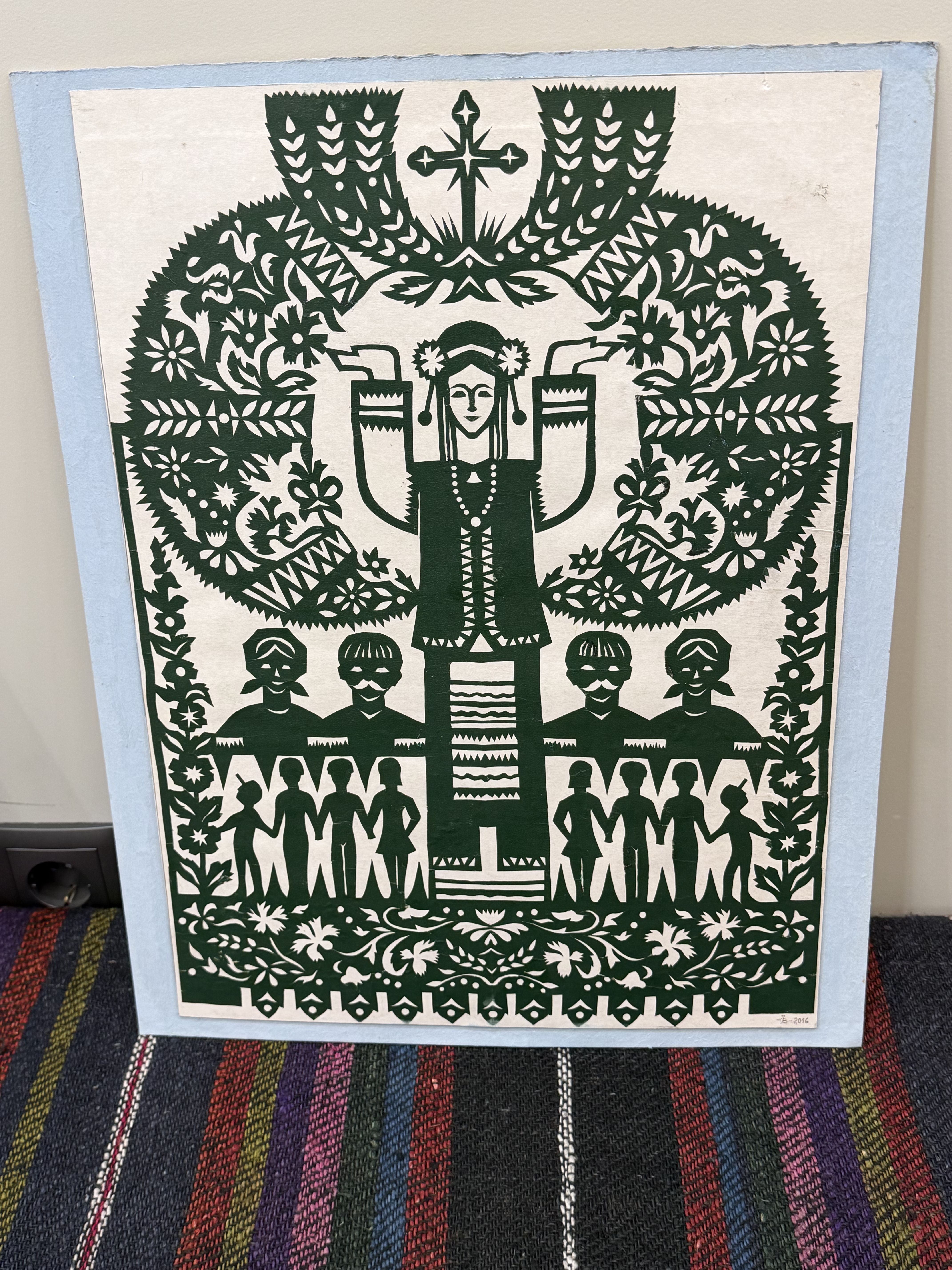 «Молитва за Україну»: у Вінниці відкрилася виставка майстра витинанки Дмитра Власійчука