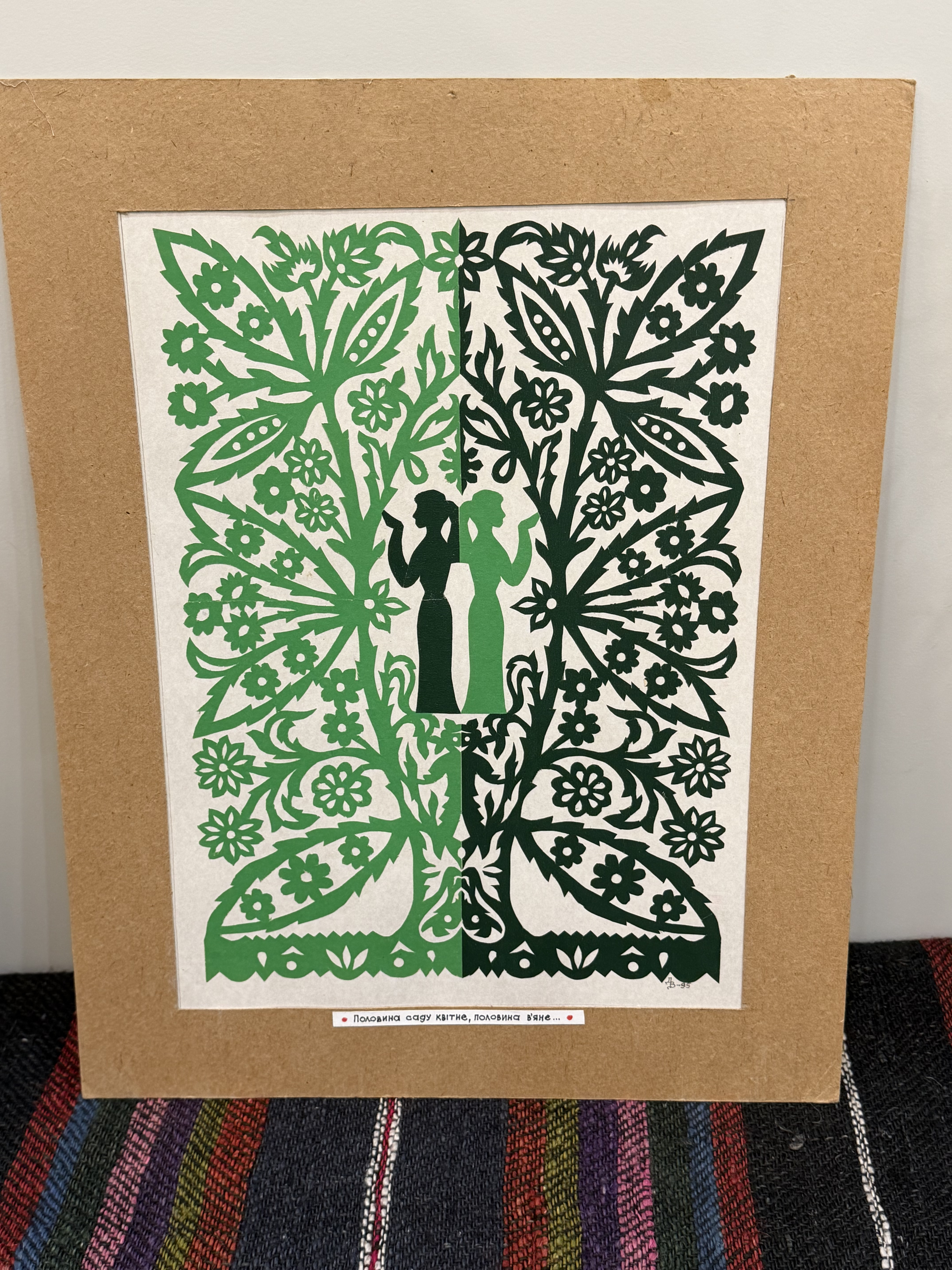 «Молитва за Україну»: у Вінниці відкрилася виставка майстра витинанки Дмитра Власійчука