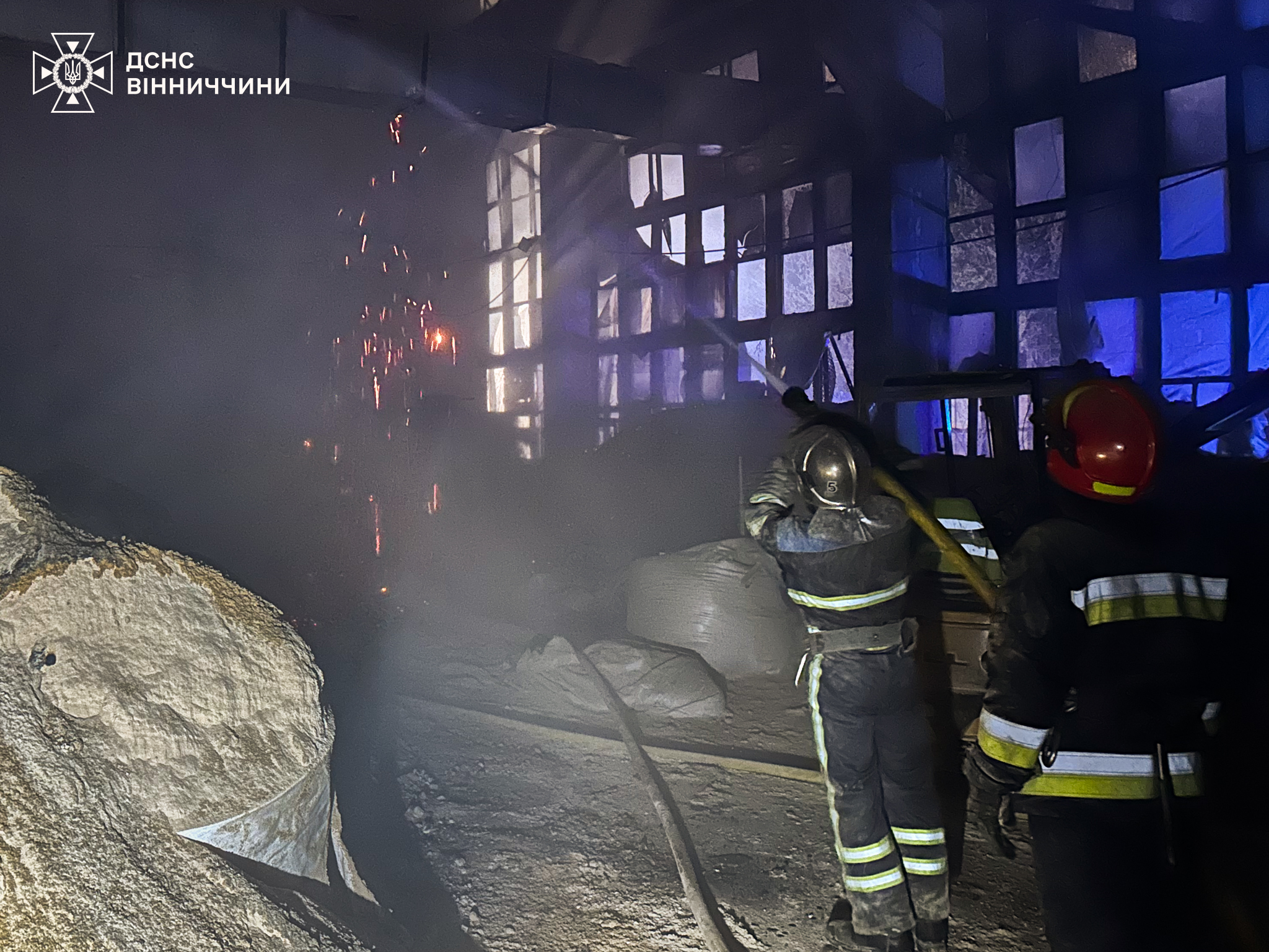 У Вінниці на Гетьмана Мазепи сталася масштабна пожежа в складських приміщеннях