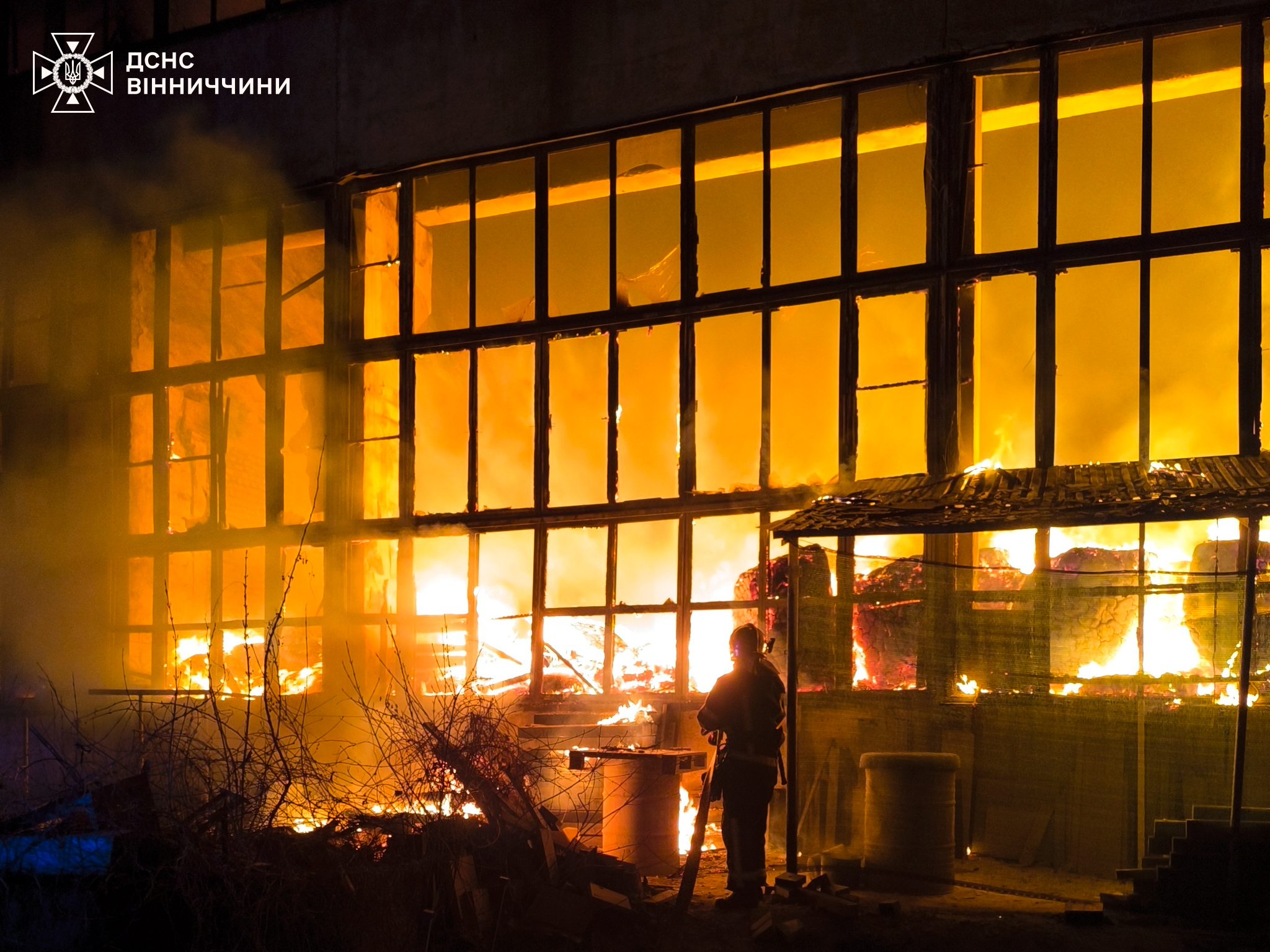 У Вінниці на Гетьмана Мазепи сталася масштабна пожежа в складських приміщеннях