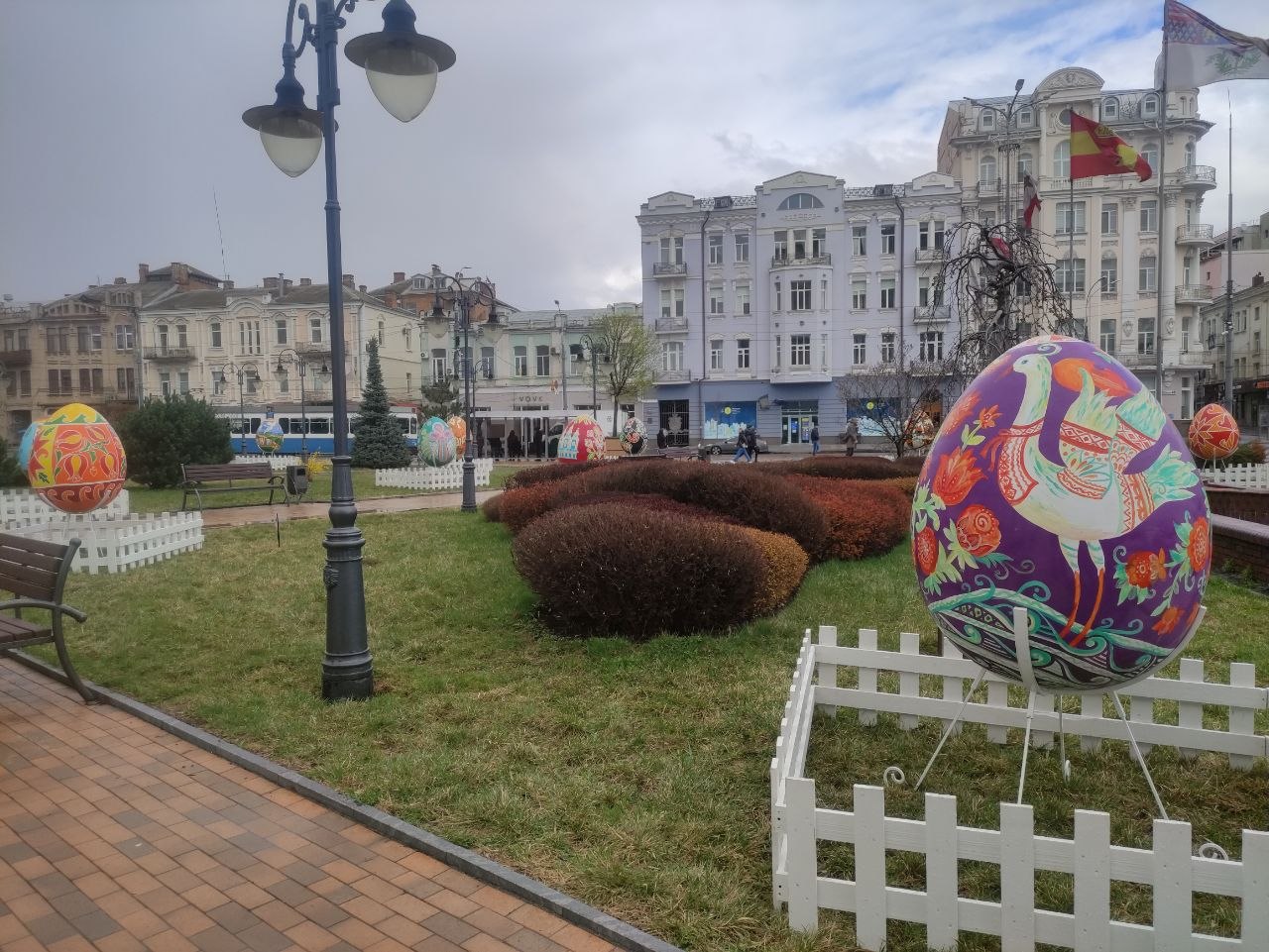 На Майдані Незалежності у Вінниці встановили писанки-велетні