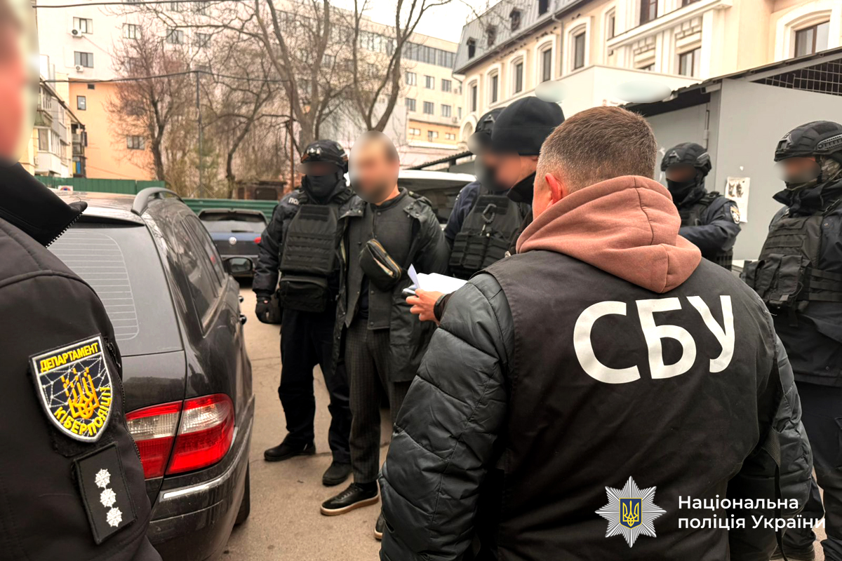 У Вінниці затримали киянина, який планував заробити на організації незаконного трансферу через держкордон