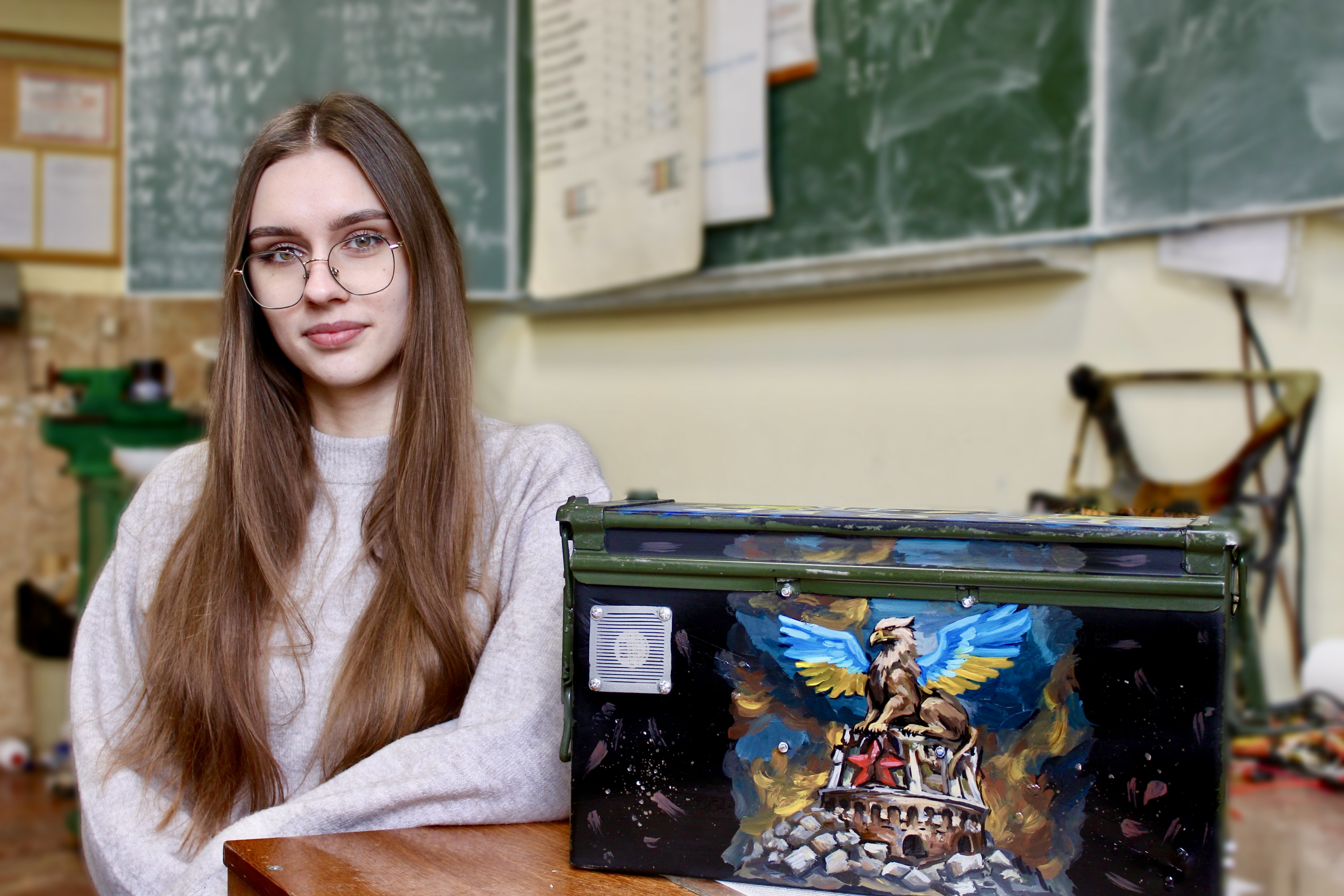 Волонтери Вінницького техколеджу відправили на передову соту зарядну станцію і тисячний павербанк