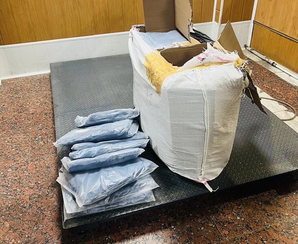 На Вінниччину під виглядом гумдопомоги намагалися ввезти 5 тонн одягу