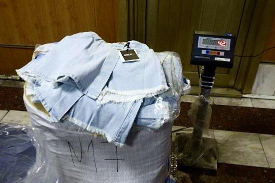 На Вінниччину під виглядом гумдопомоги намагалися ввезти 5 тонн одягу