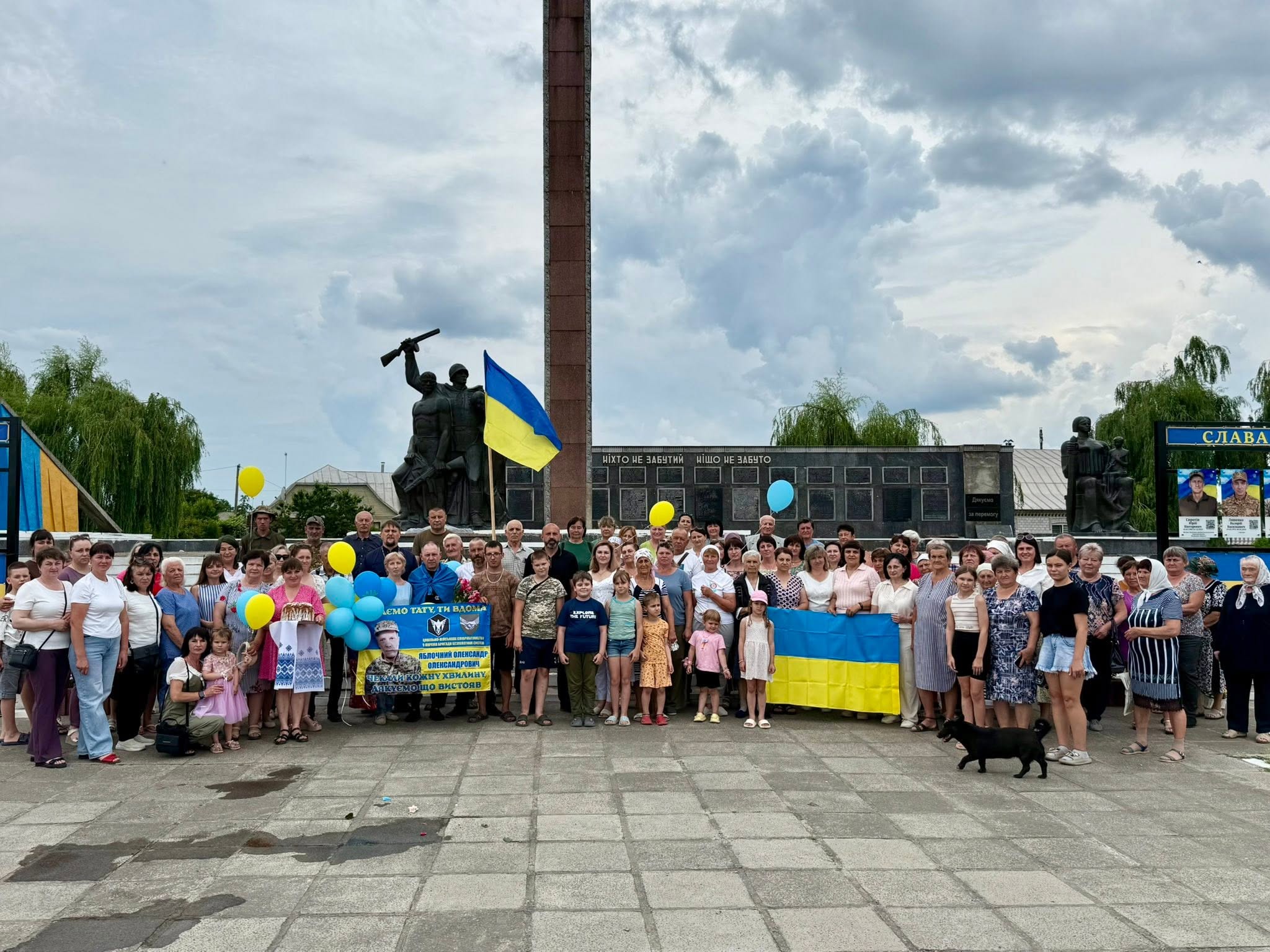 У селі Флорине на Вінниччині зустріли звільненого з полону Олександра Яблочного