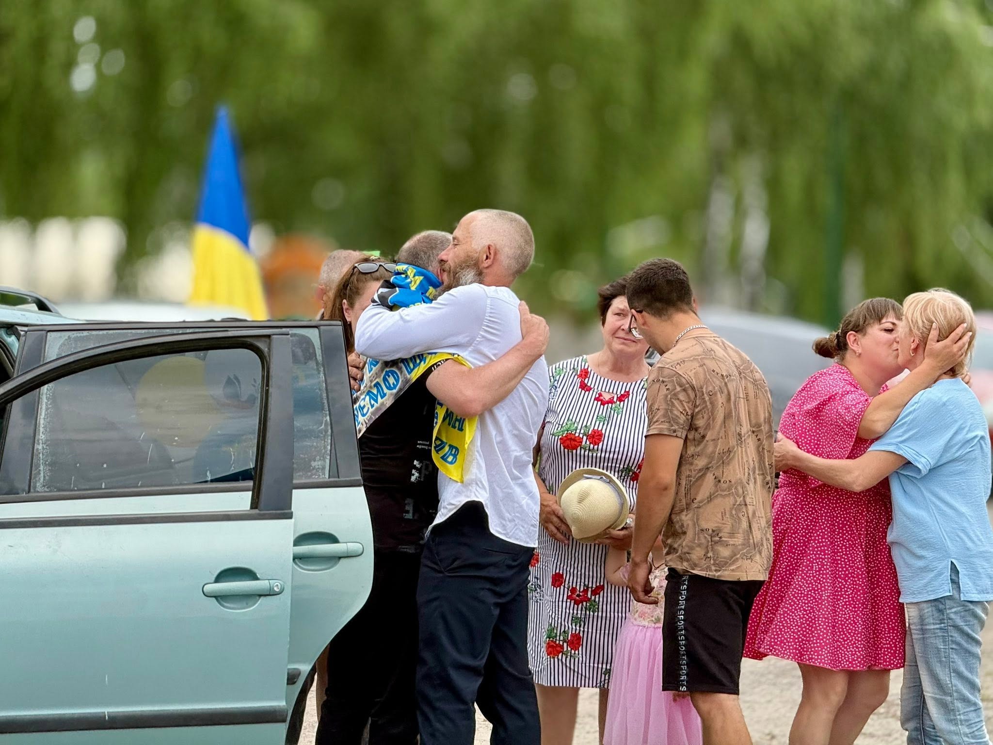 У селі Флорине на Вінниччині зустріли звільненого з полону Олександра Яблочного