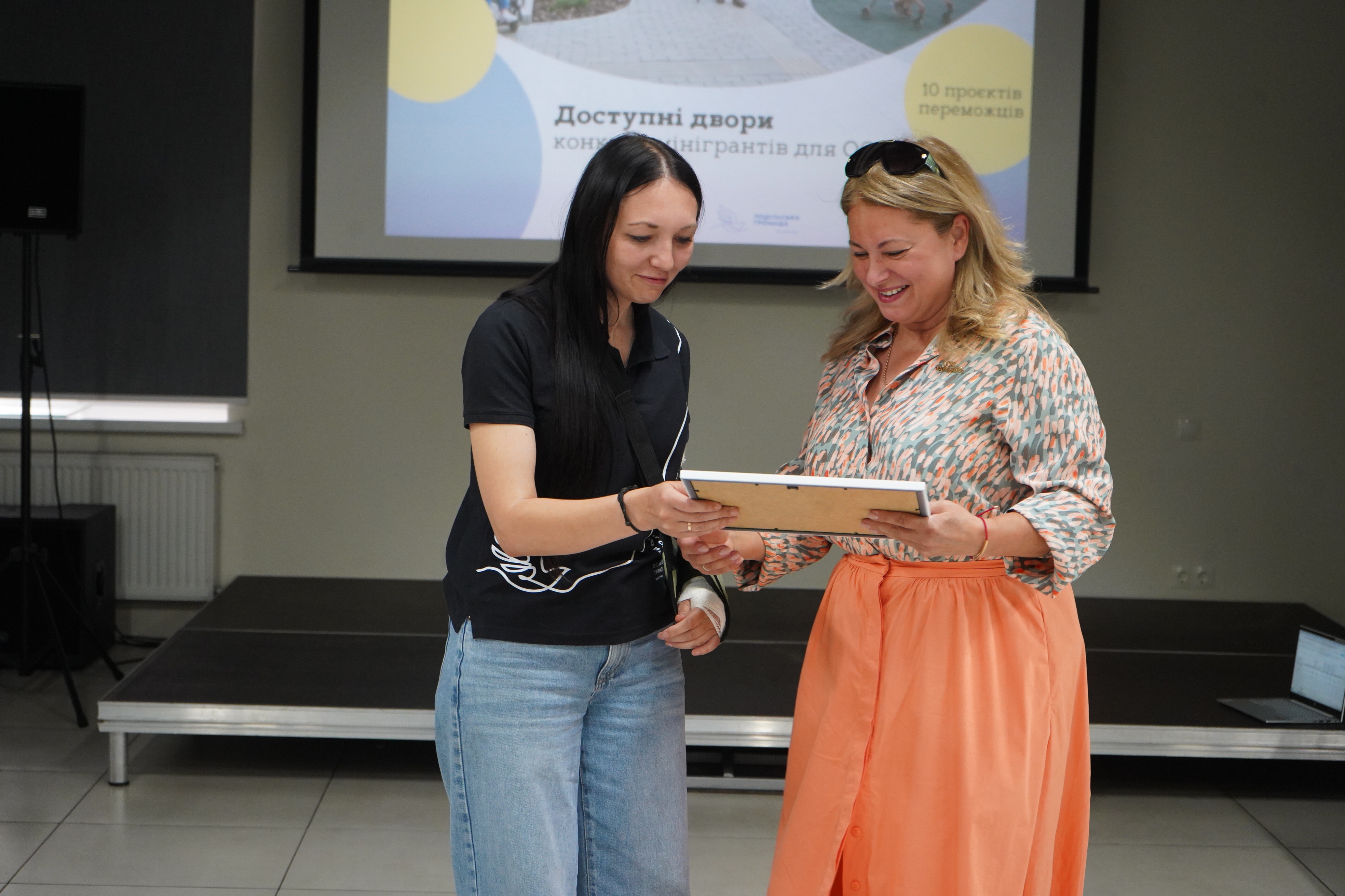 Десять ОСББ Вінниці отримали мінігранти від «Подільської громади» на покращення доступності дворів