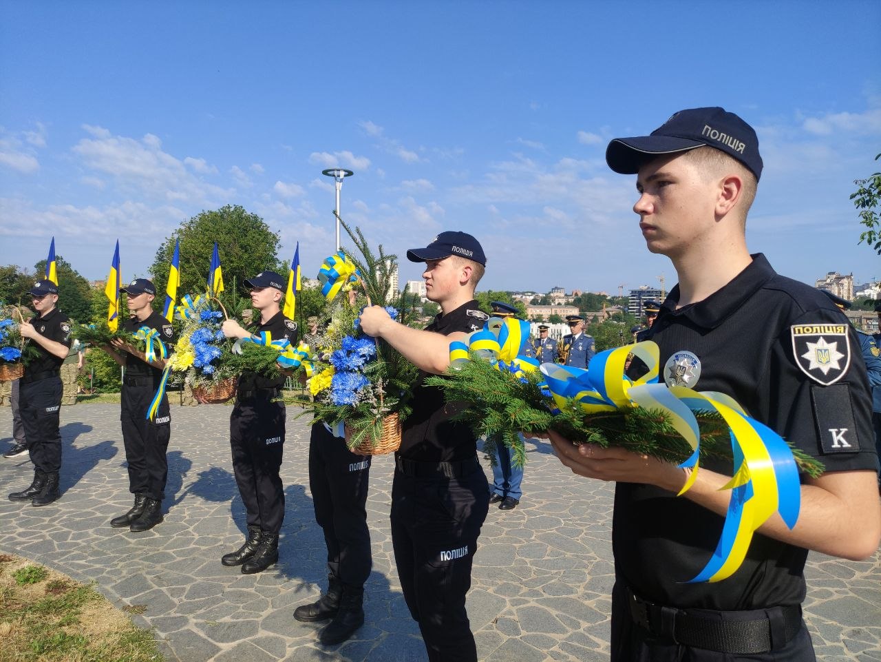 До Дня Української Державності у Вінниці на Замковій горі урочисто підняли Державний Прапор України