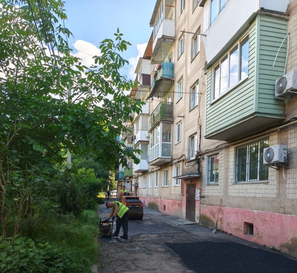Понад 80 дворів оновили у Вінниці: ремонт триває в різних районах міста