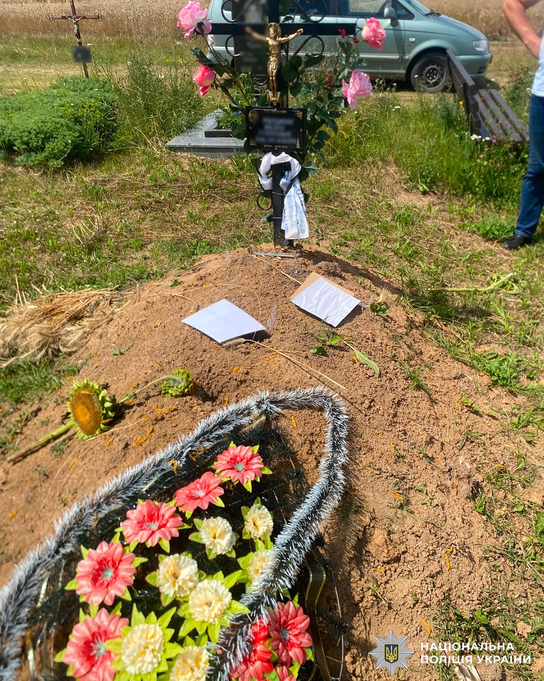 На Вінниччині чоловік пошкодив шість могил на кладовищі: його розшукали того ж дня