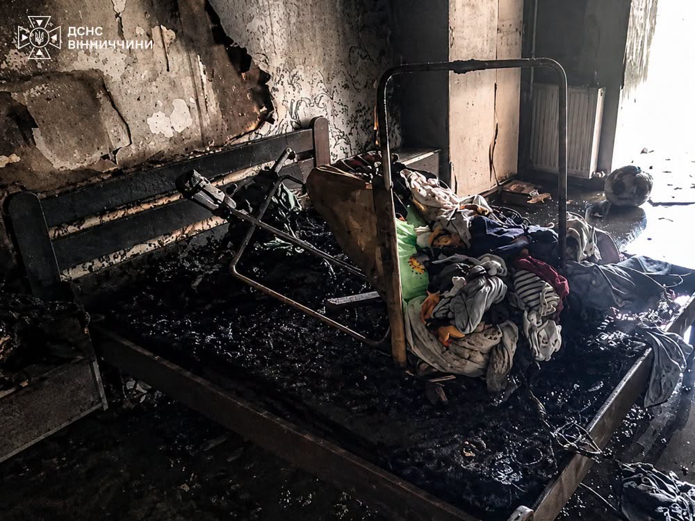 У Вінниці горіла квартира в багатоповерхівці: однорічна дитина з мамою госпіталізовані