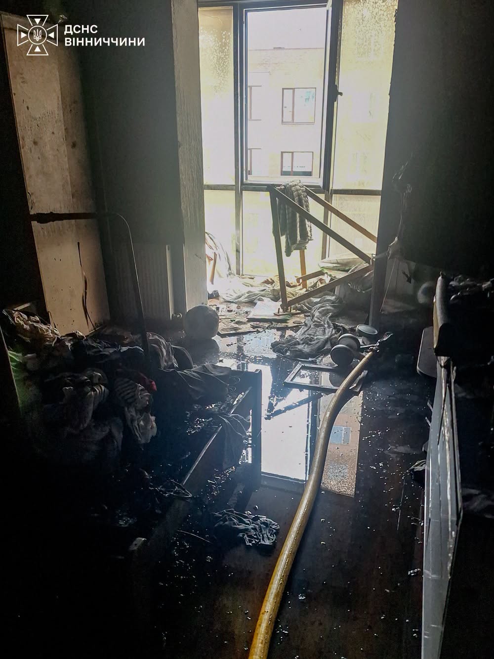 У Вінниці горіла квартира в багатоповерхівці: однорічна дитина з мамою госпіталізовані