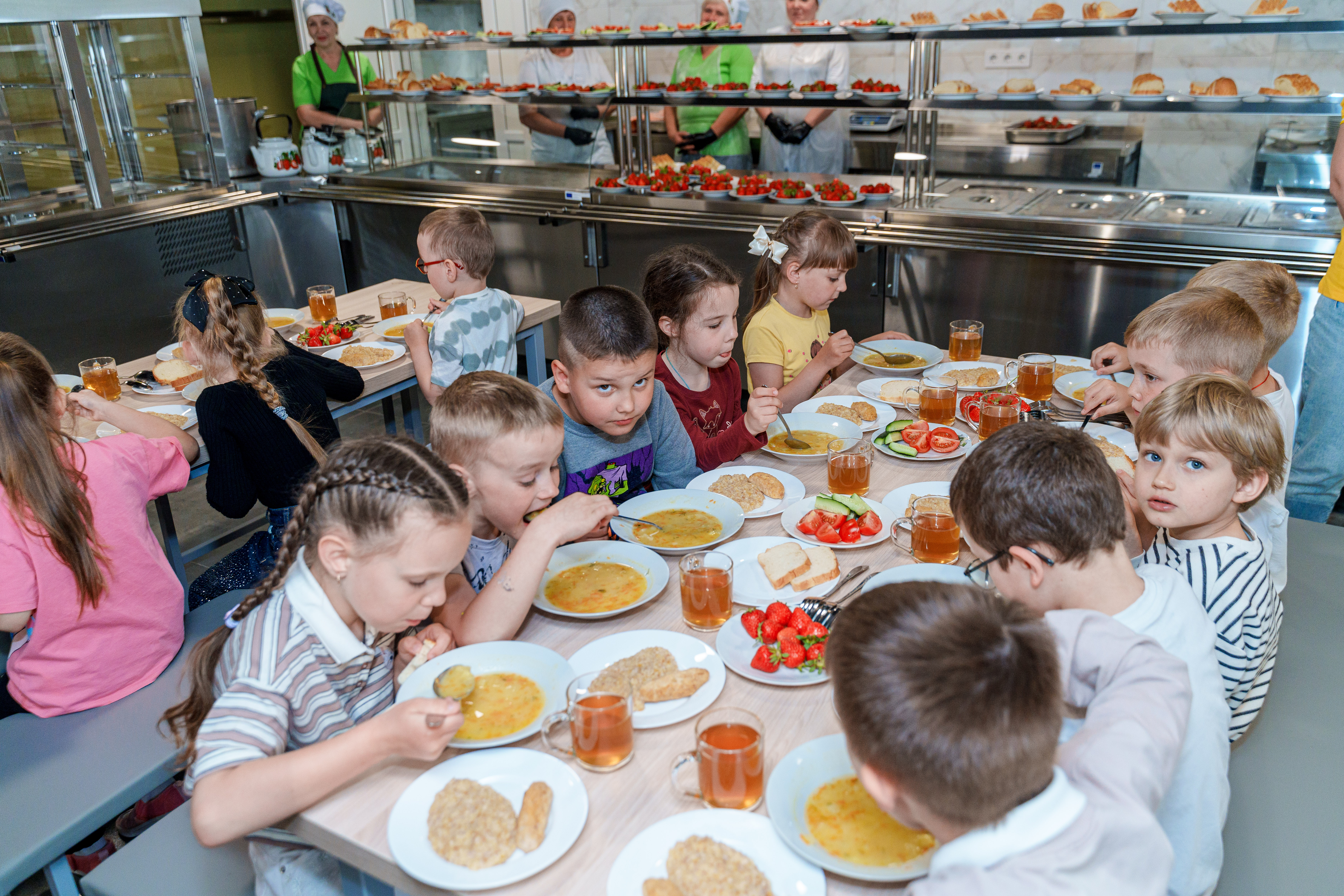 До шкільних їдалень Вінниці запрошують кухарів, кухонних робітників і посудомийниць
