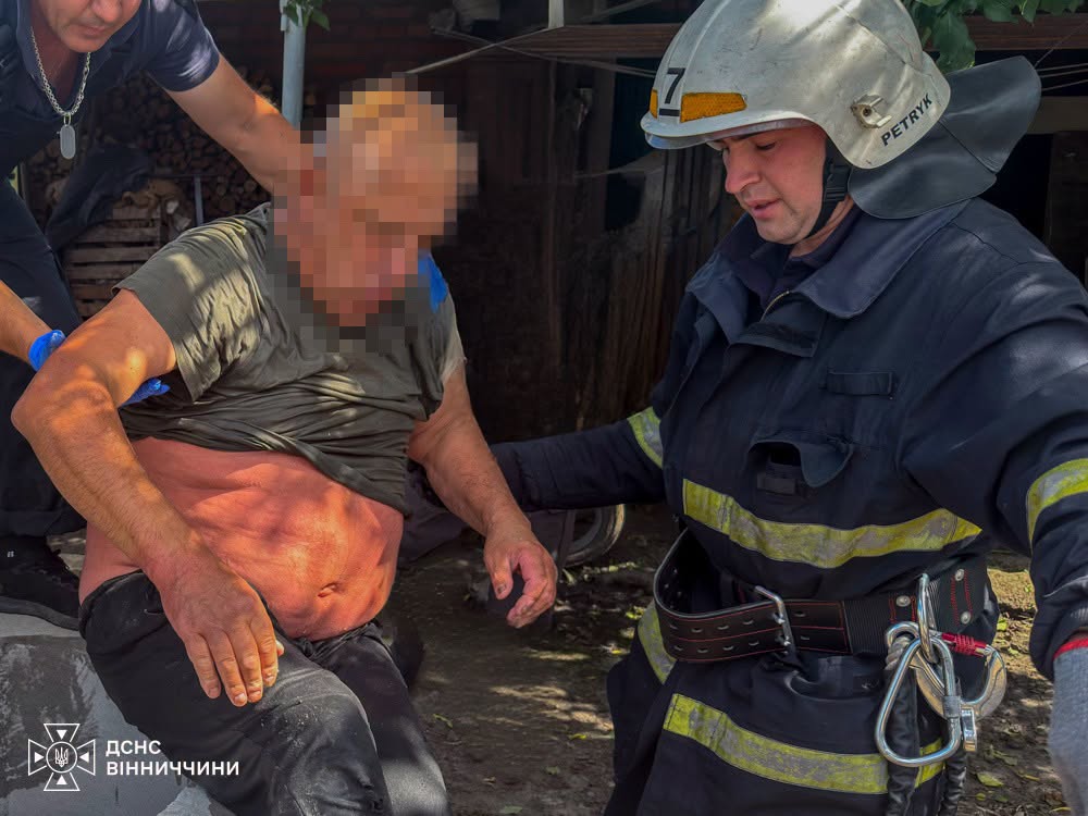 Під час ремонту впав у 8-метрову криницю: на Вінниччині рятувальники врятували чоловіка