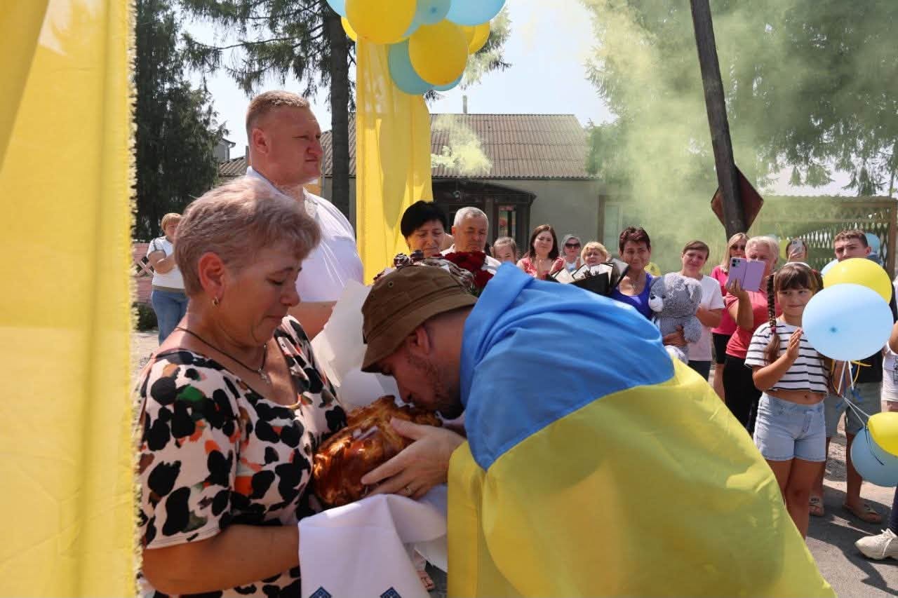 Чернівецька громада зустріла вдома захисника Костянтина Горнічанського