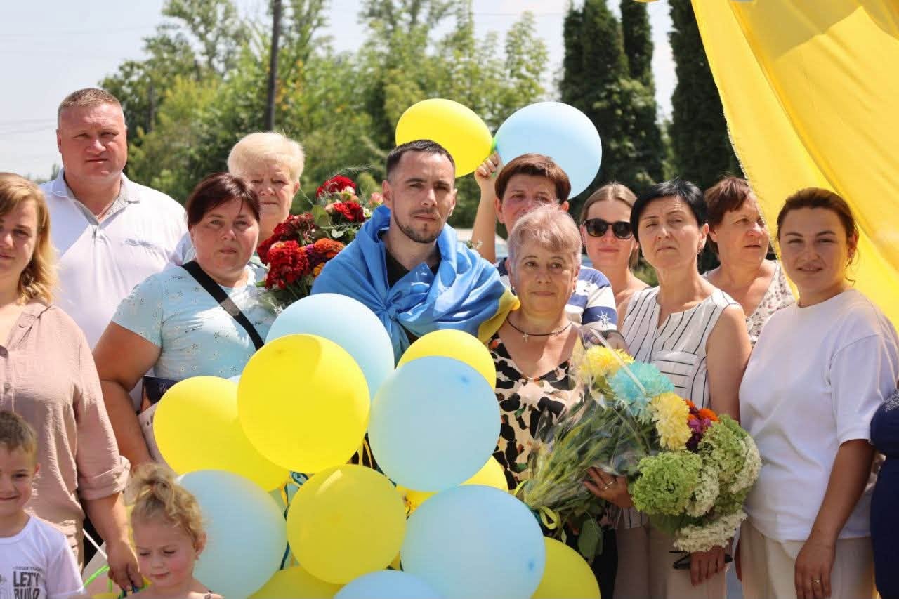 Чернівецька громада зустріла вдома захисника Костянтина Горнічанського