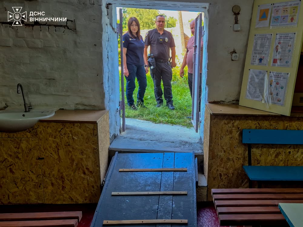 Перевіряють укриття та вогнегасники: на Вінниччині рятувальники інспектують школи й садочки перед навчальним роком